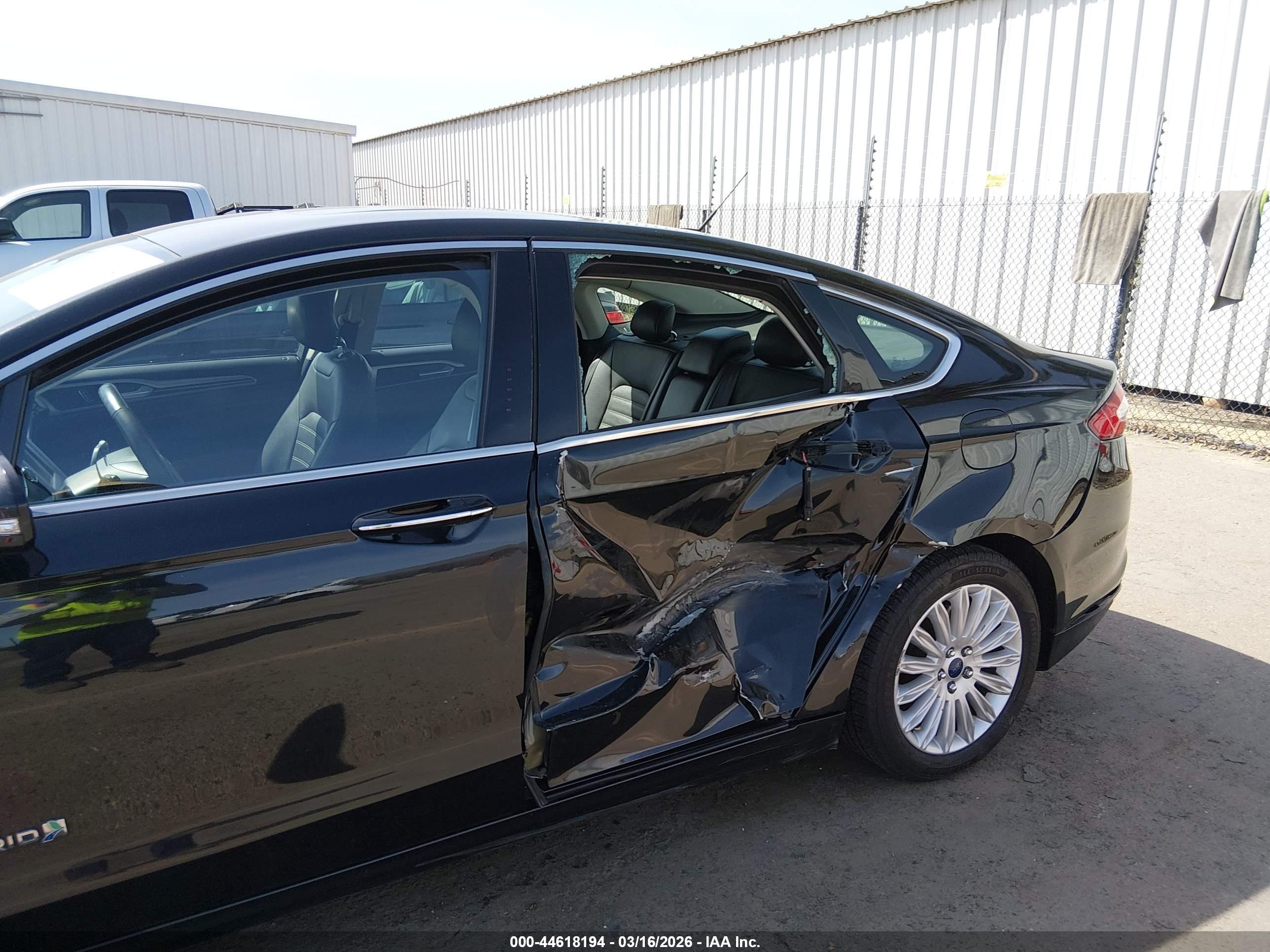 FORD FUSION image 6