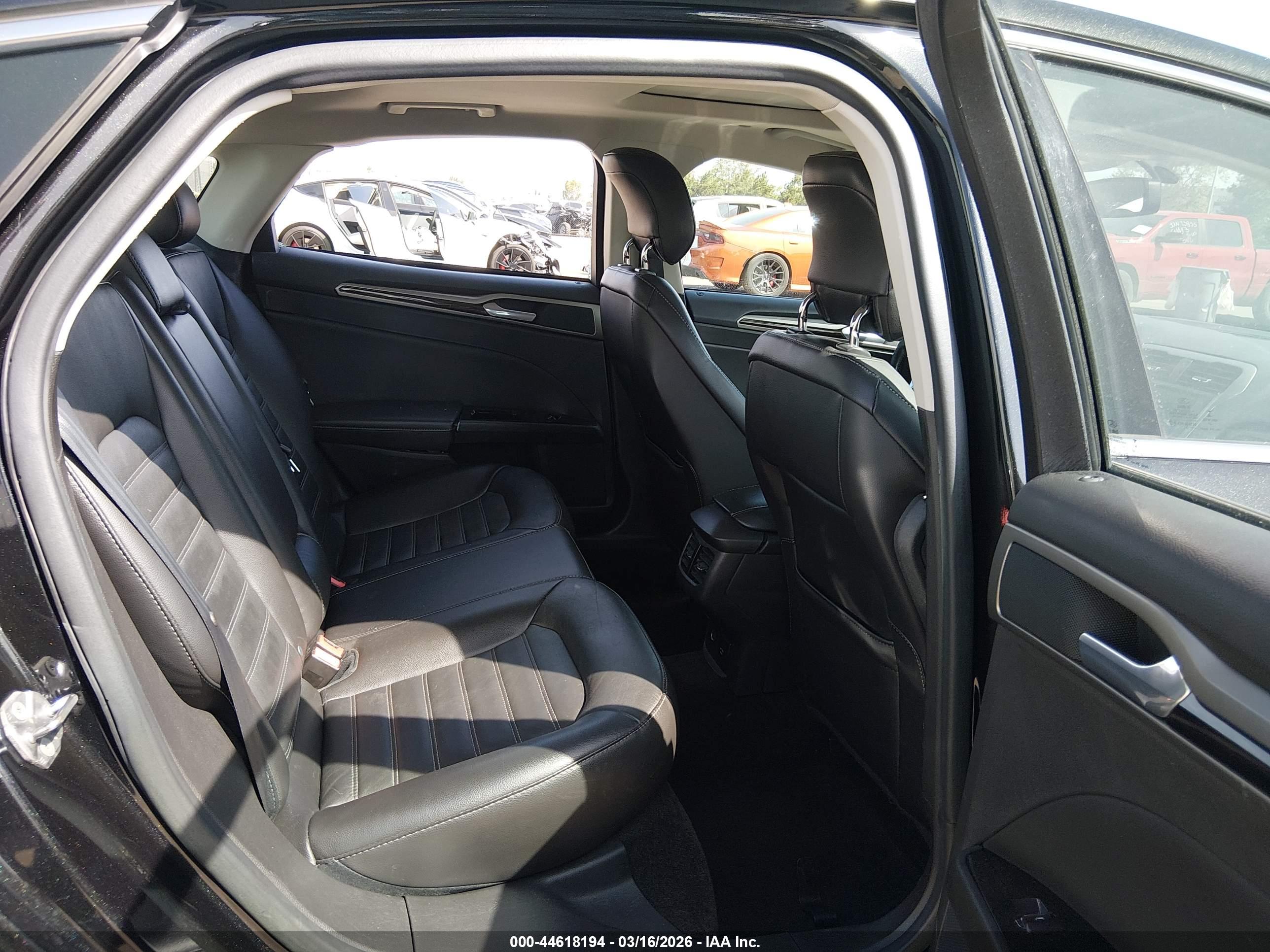 FORD FUSION image 8