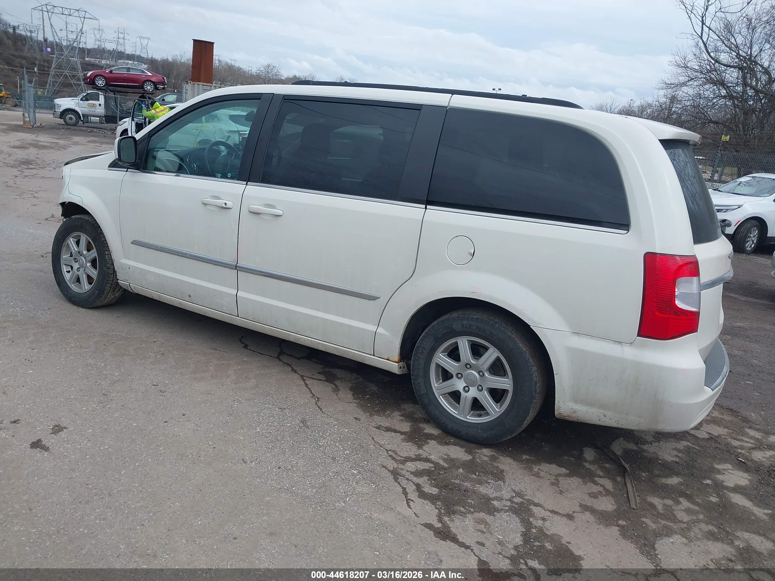 CHRYSLER TOWN image 3