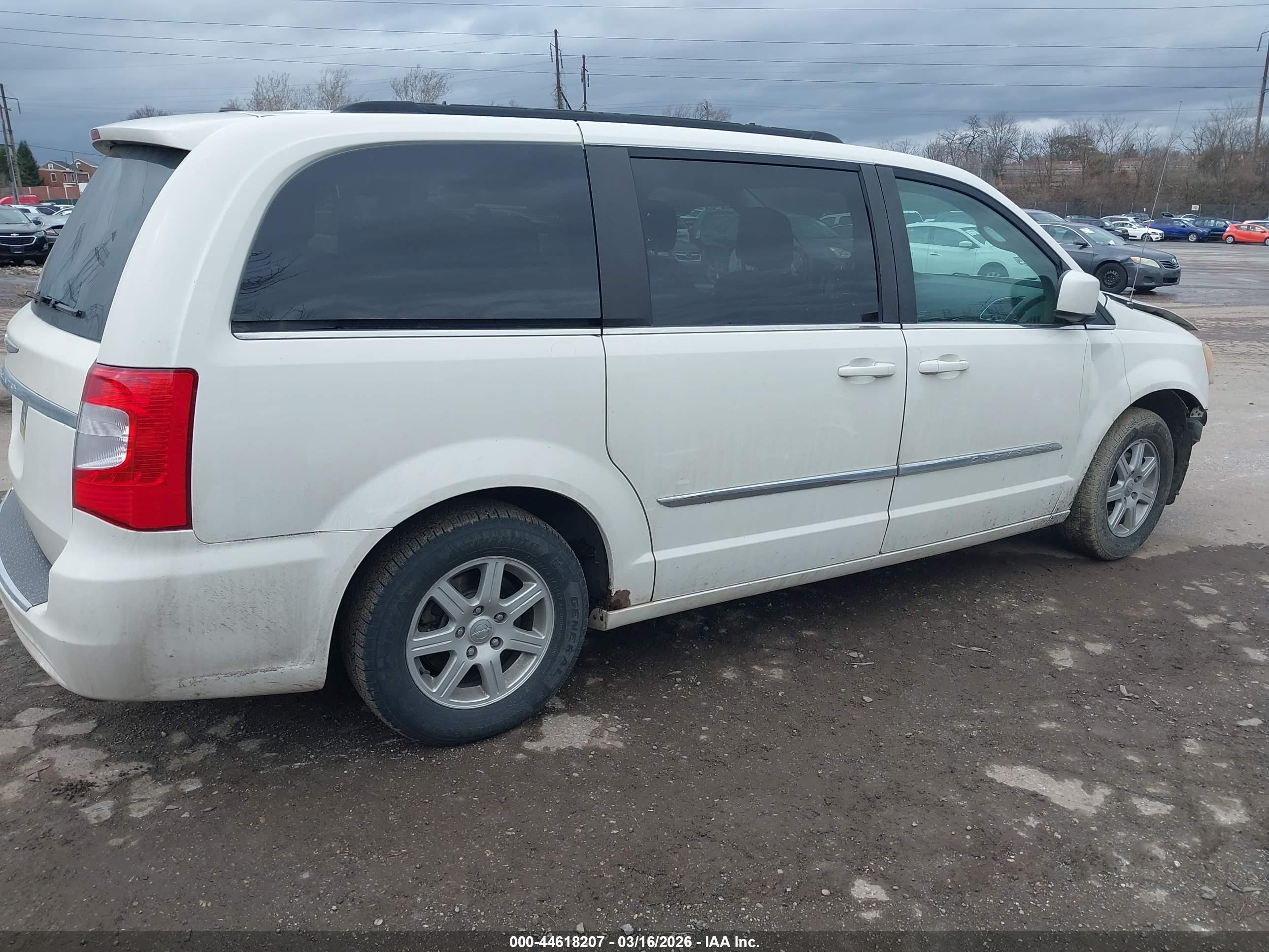 CHRYSLER TOWN image 4