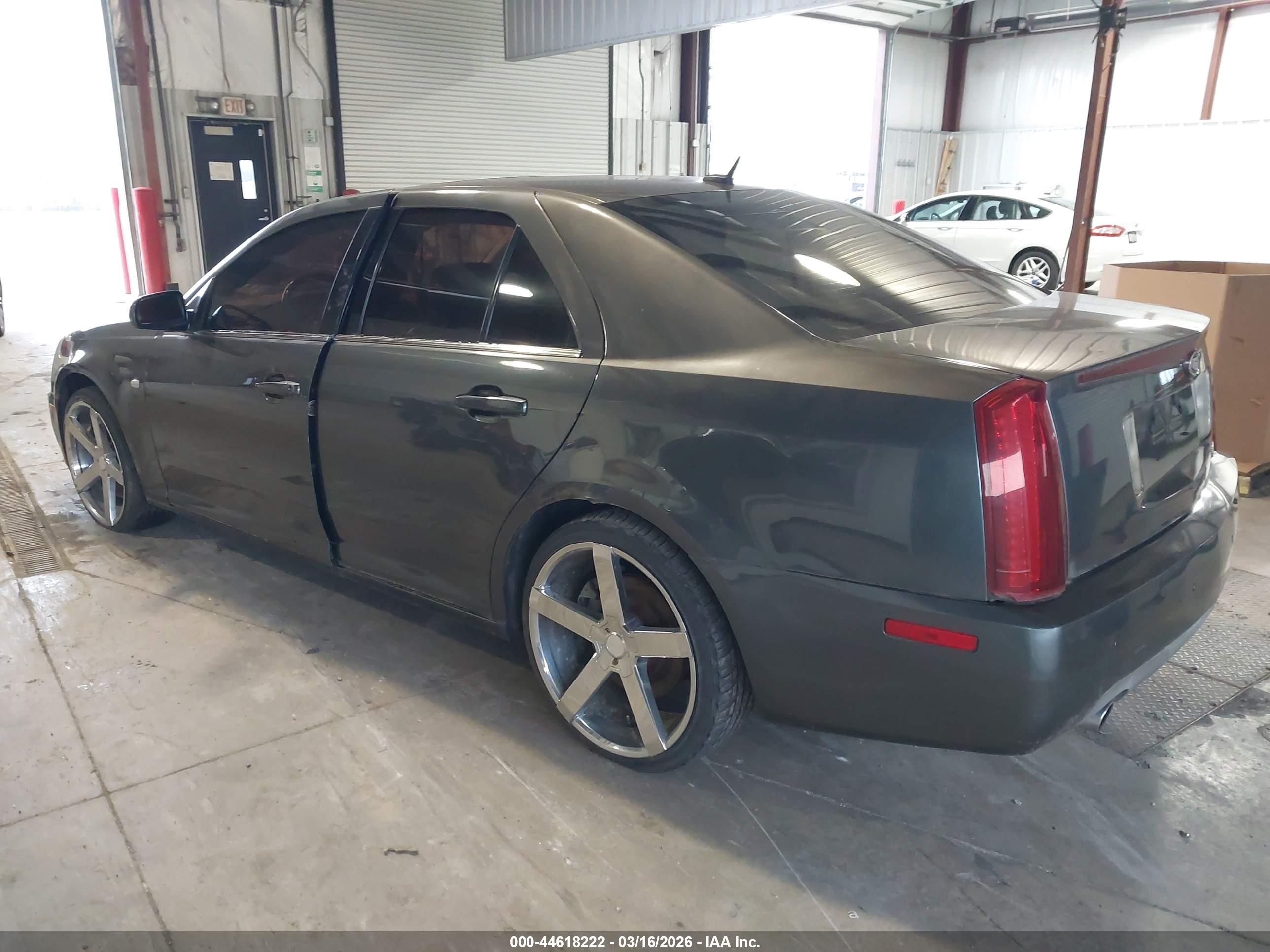 CADILLAC STS image 3