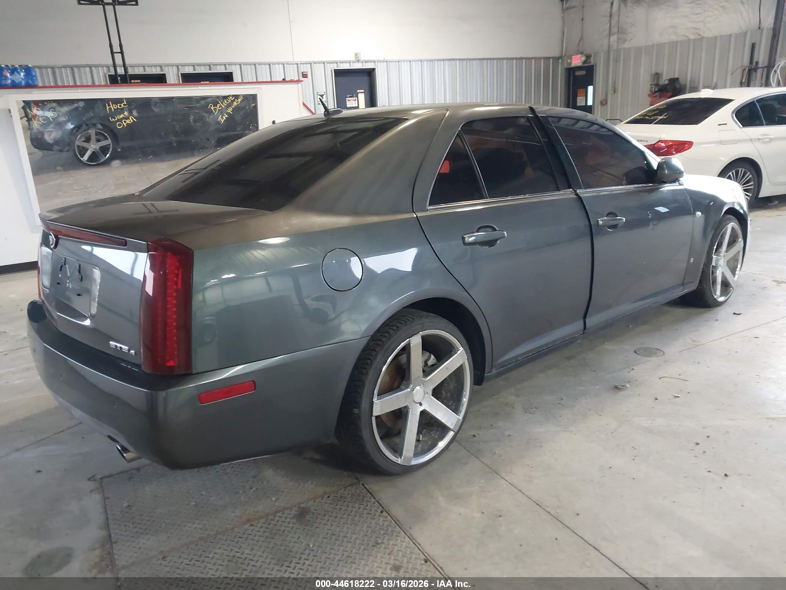 CADILLAC STS image 4