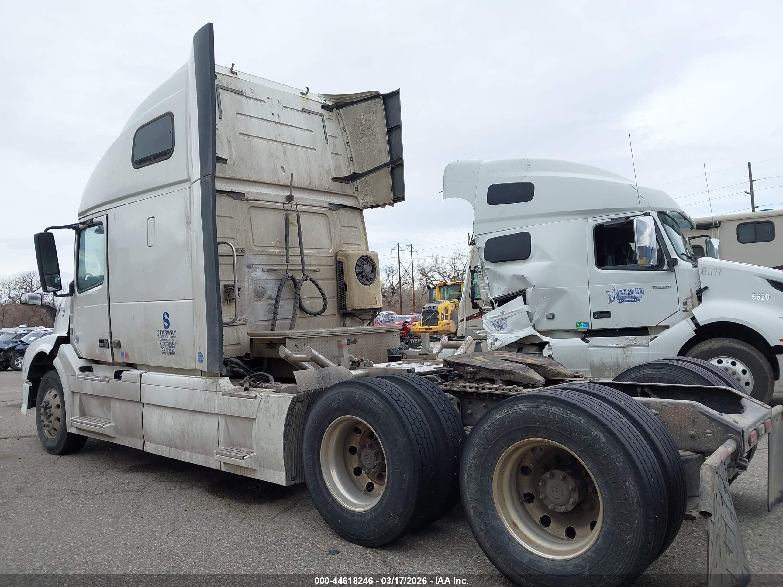 VOLVO VN image 3