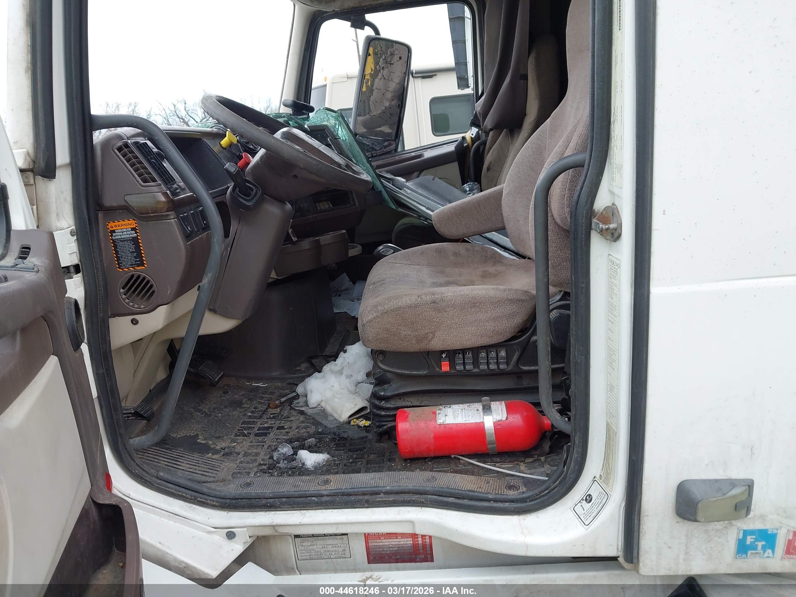 VOLVO VN image 5