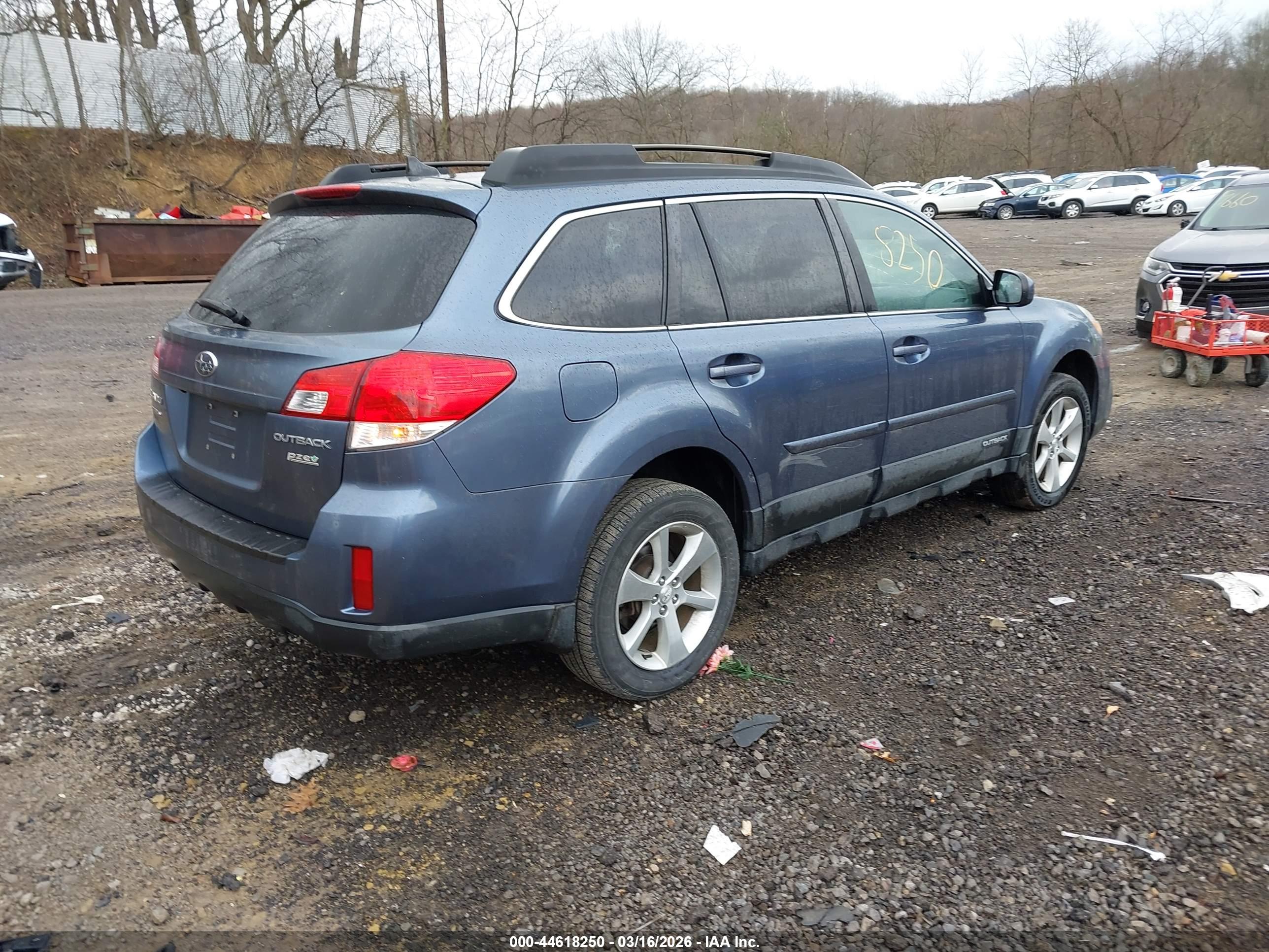 SUBARU OUTBACK image 4