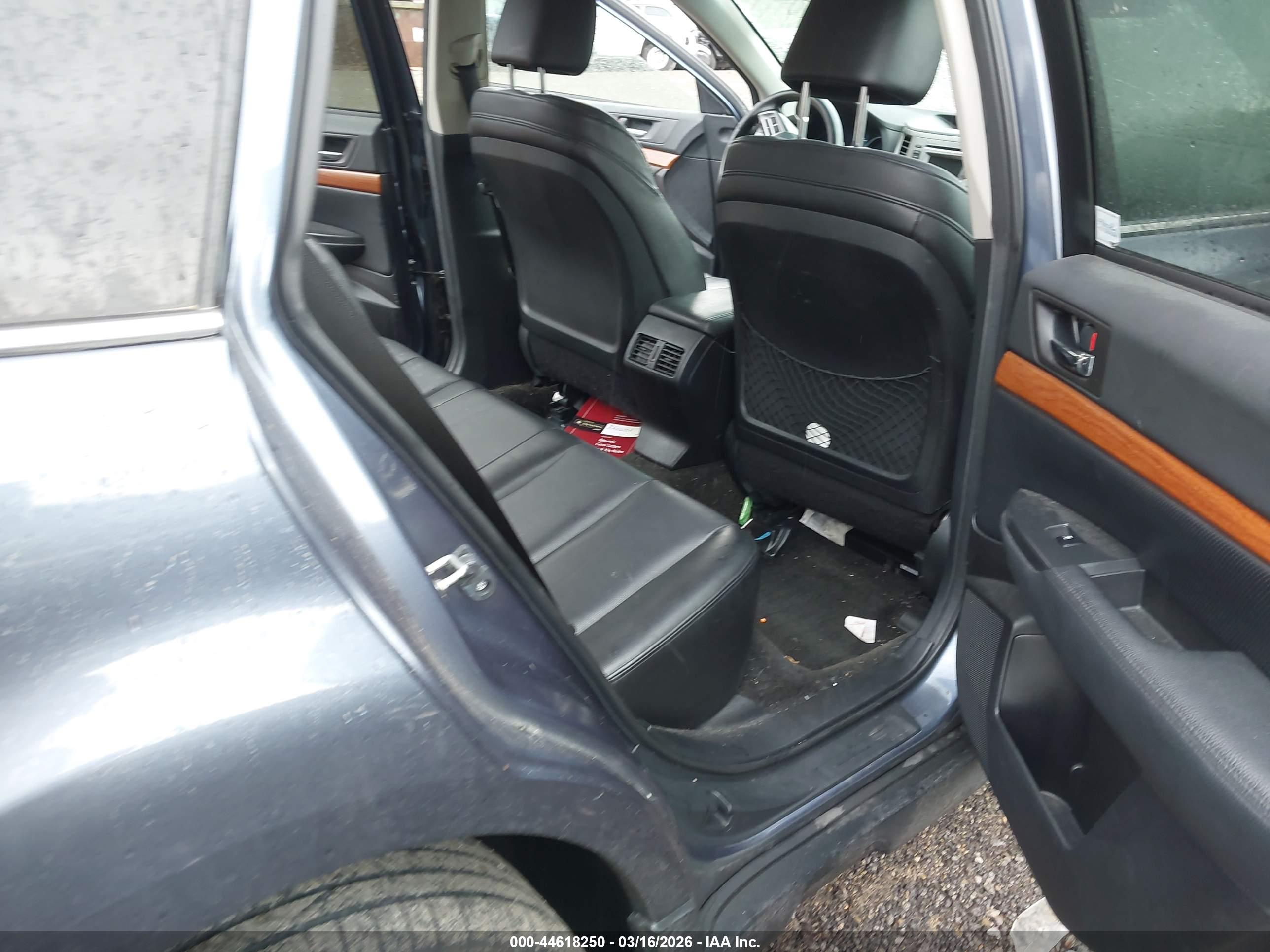 SUBARU OUTBACK image 8
