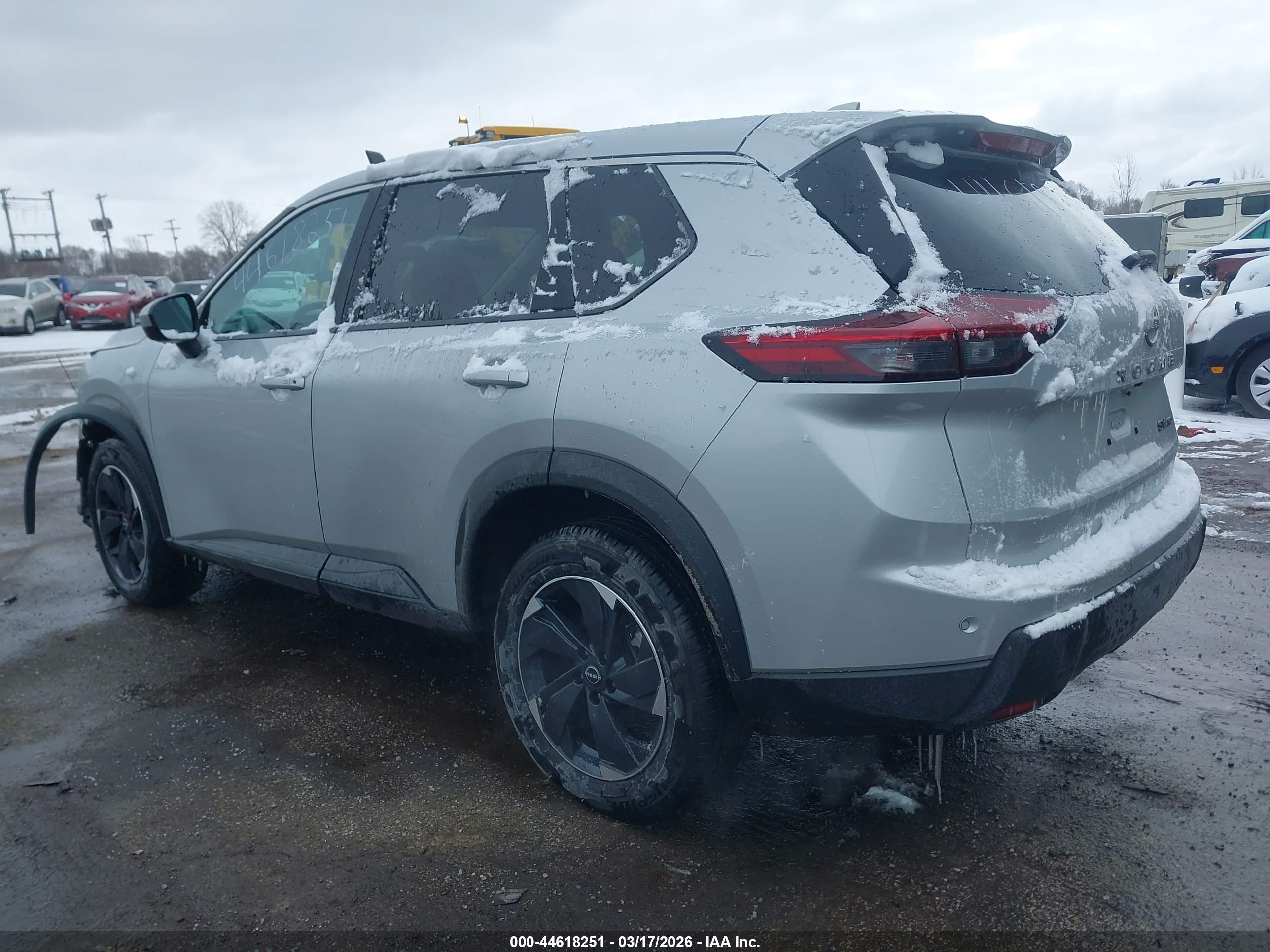 NISSAN ROGUE image 3
