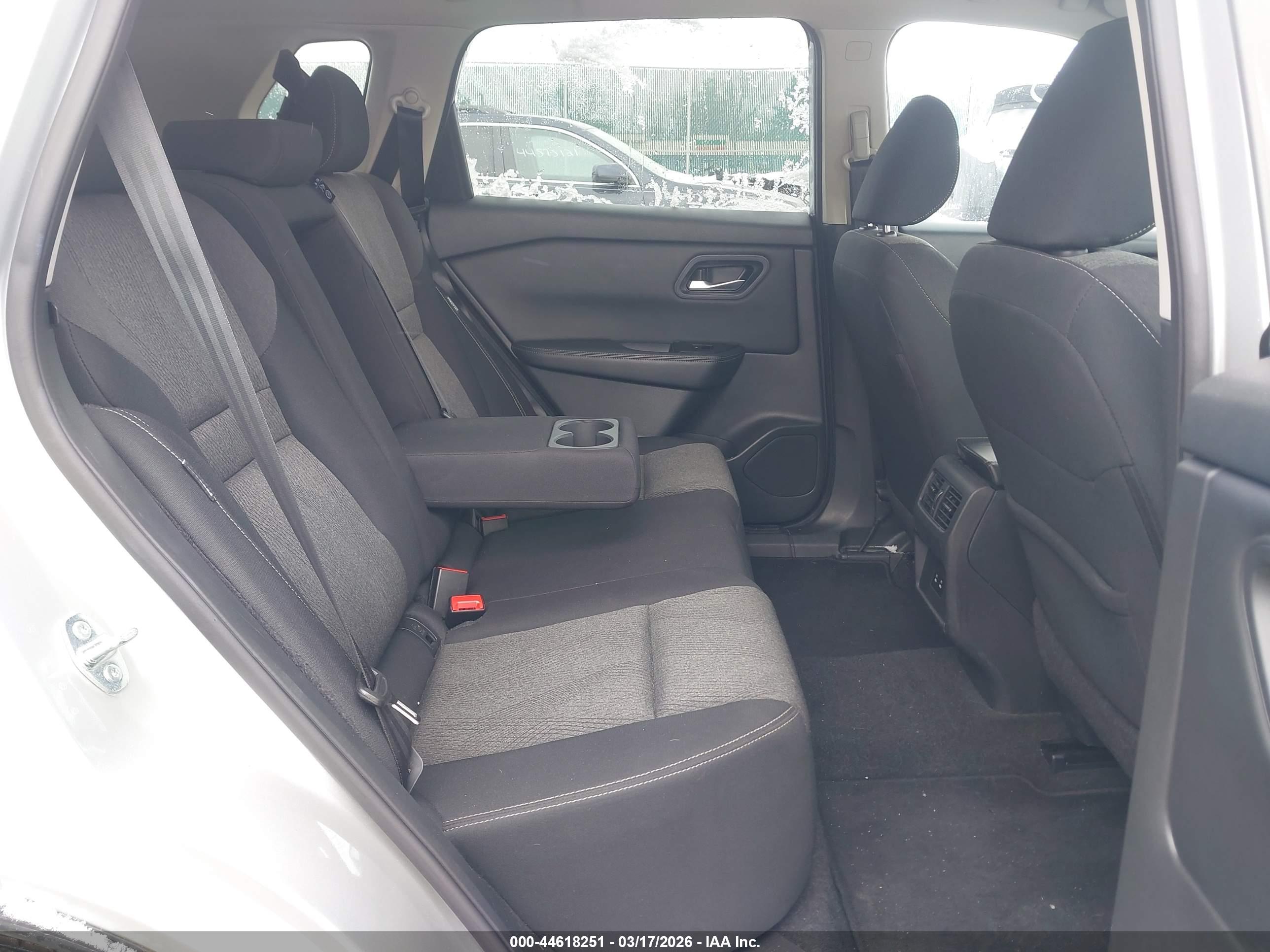 NISSAN ROGUE image 8