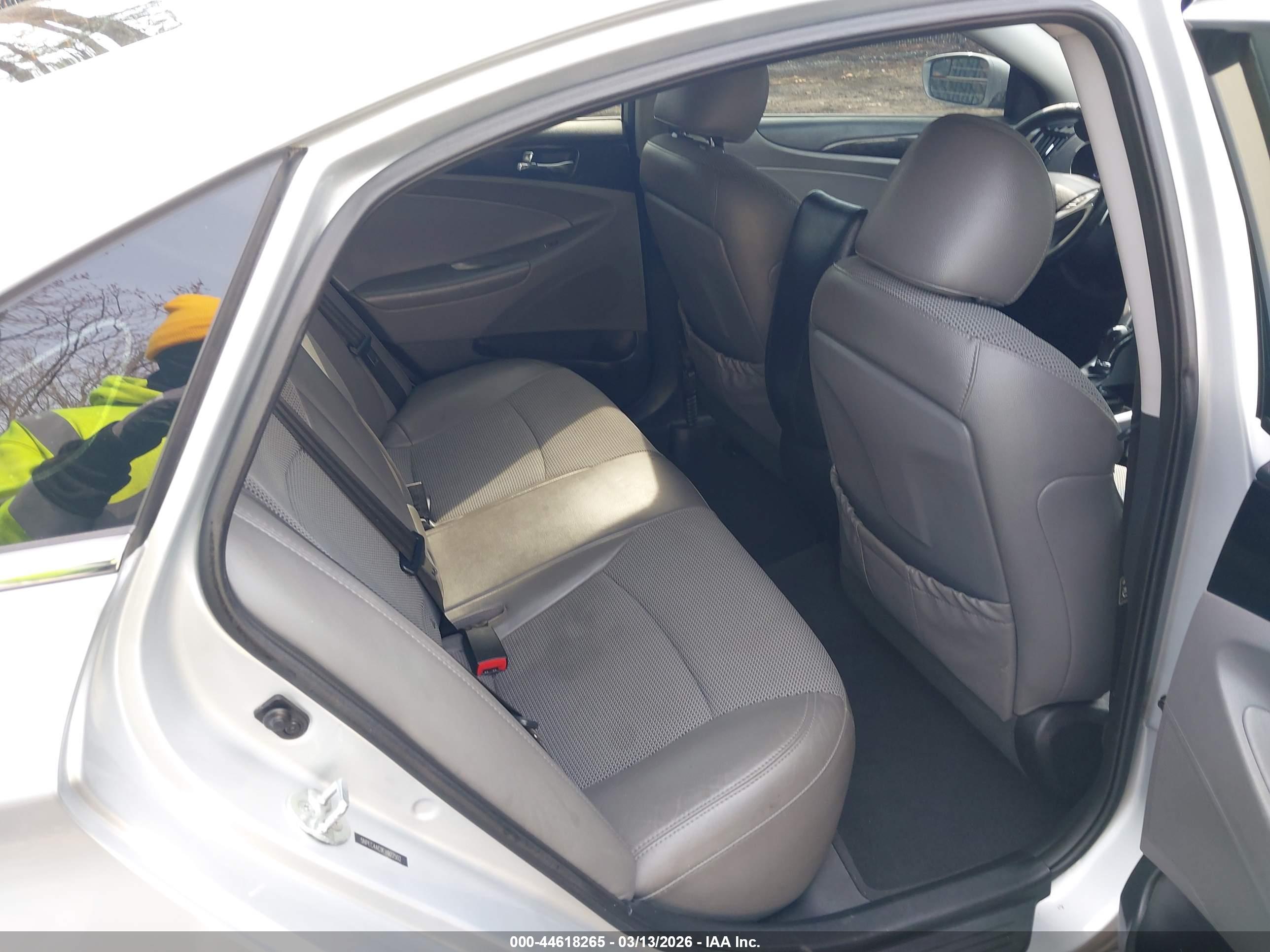 HYUNDAI SONATA image 8