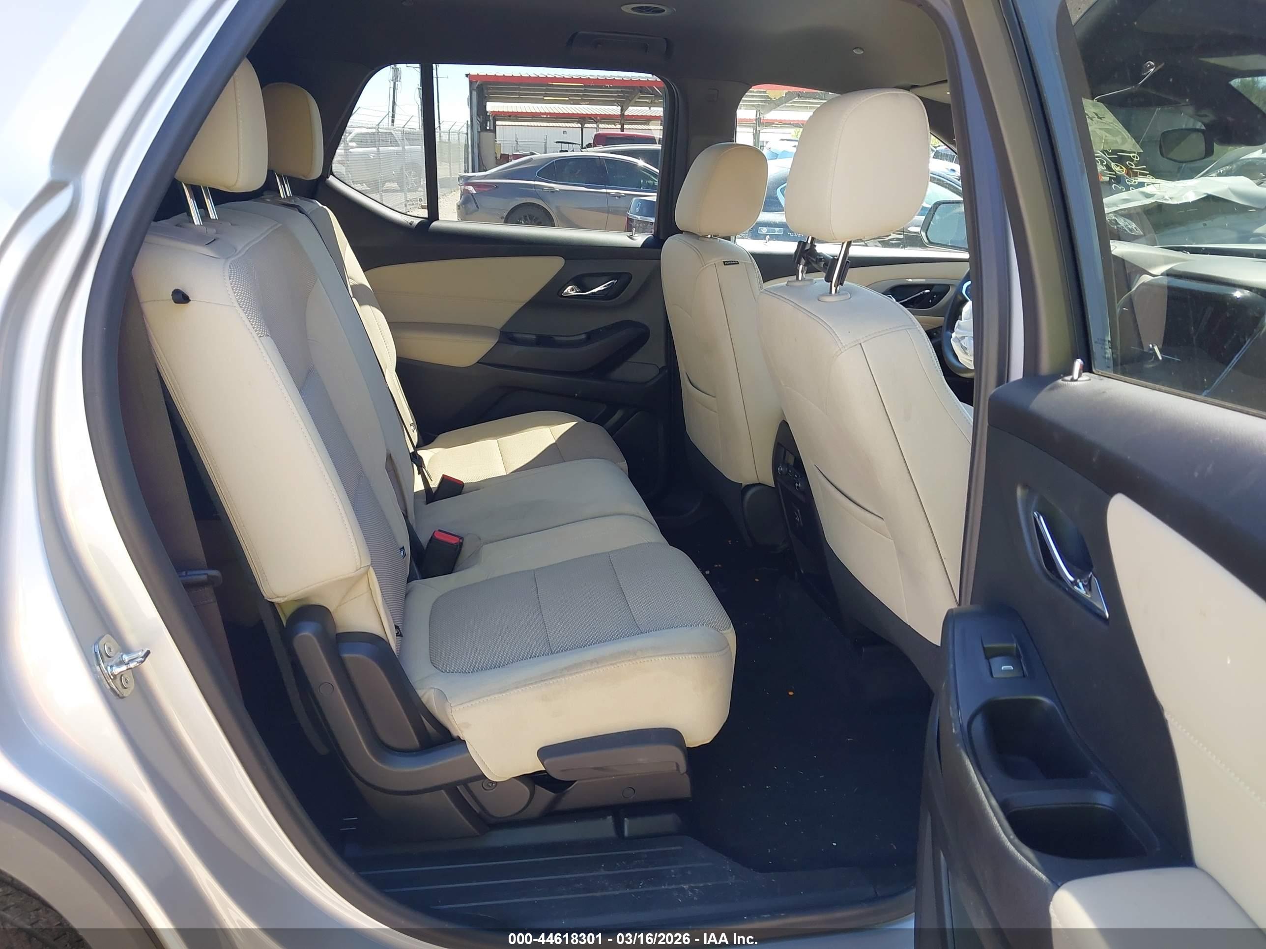 CHEVROLET TRAVERSE image 8