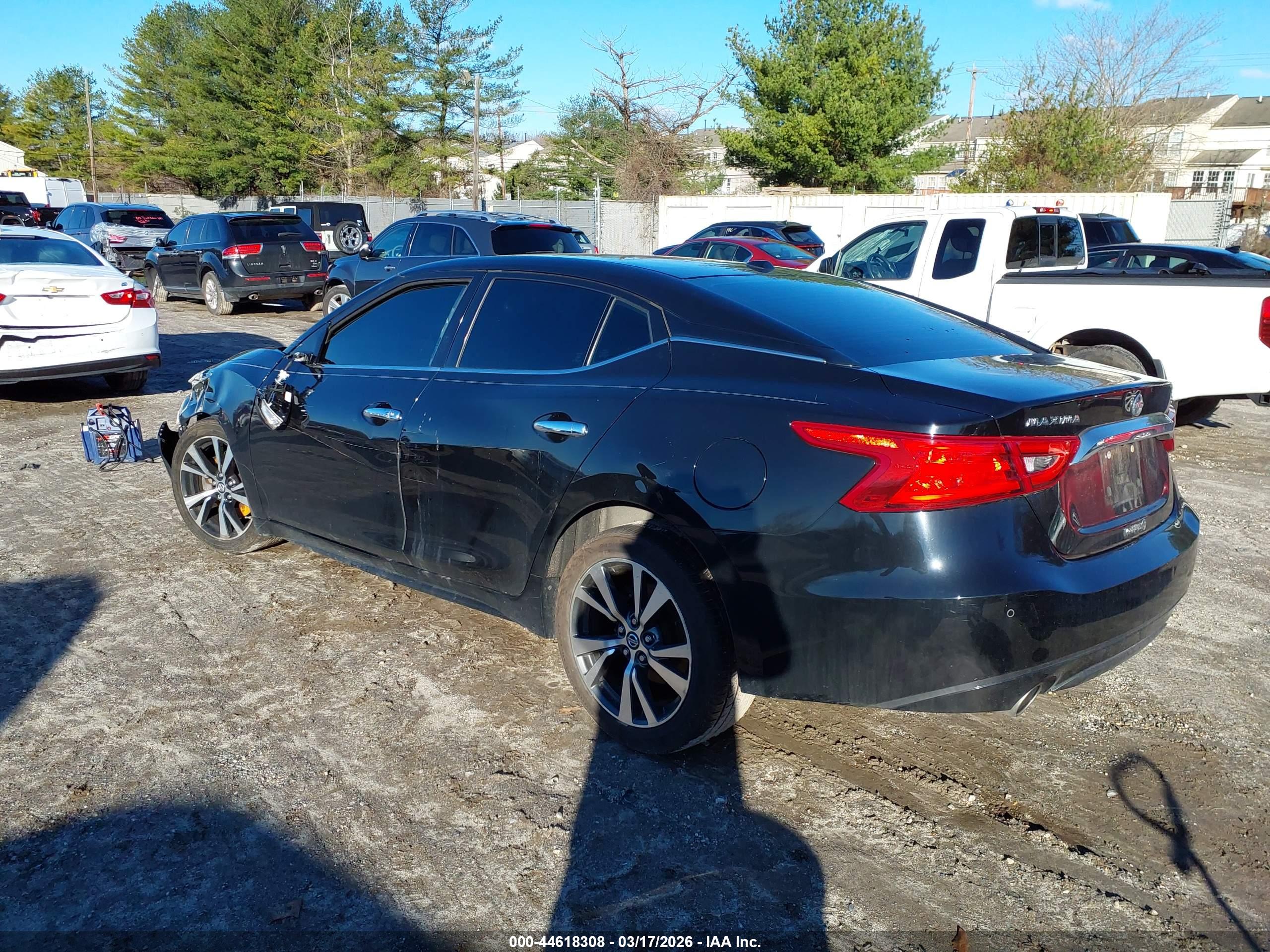 NISSAN MAXIMA image 3