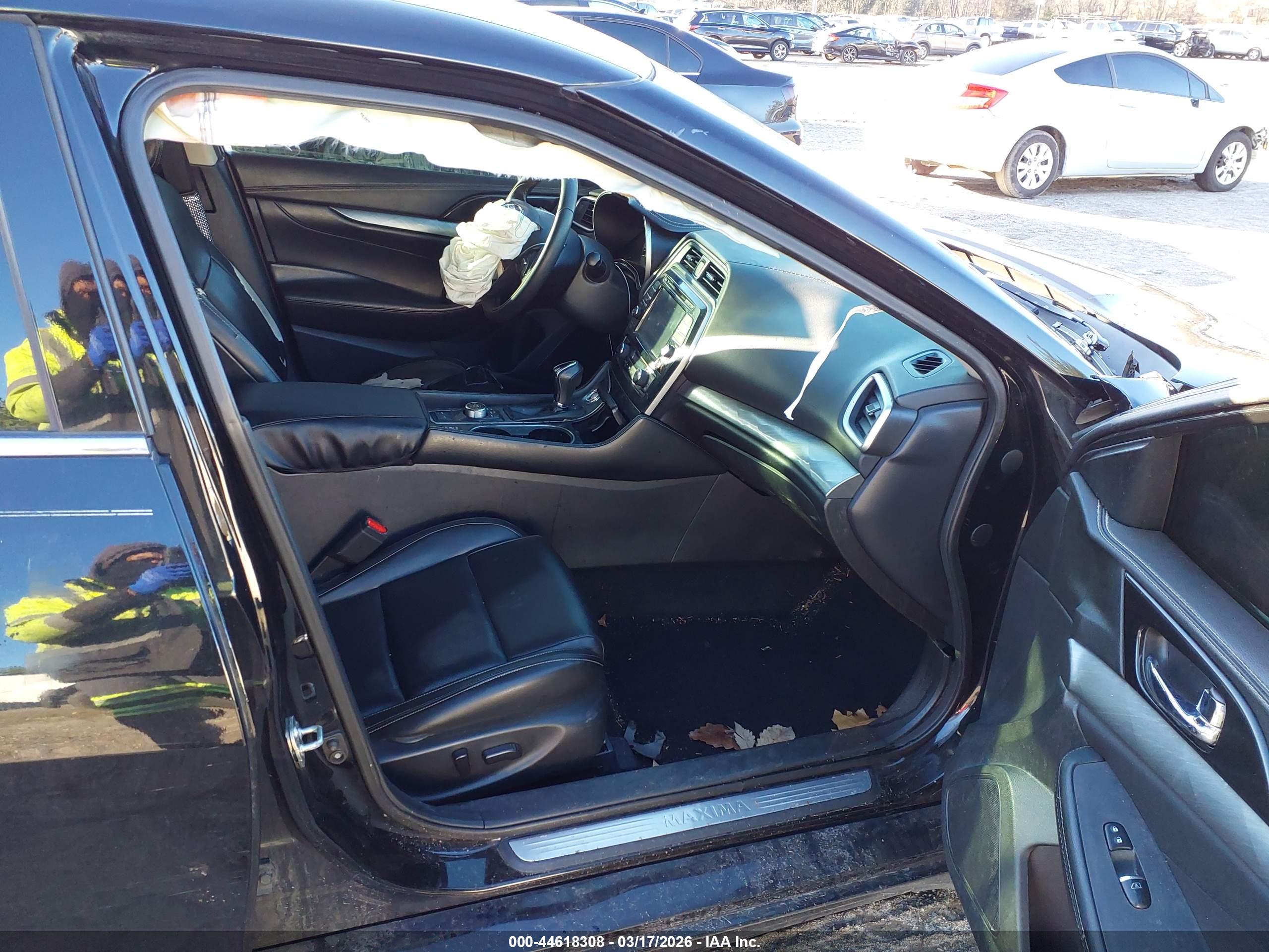 NISSAN MAXIMA image 5