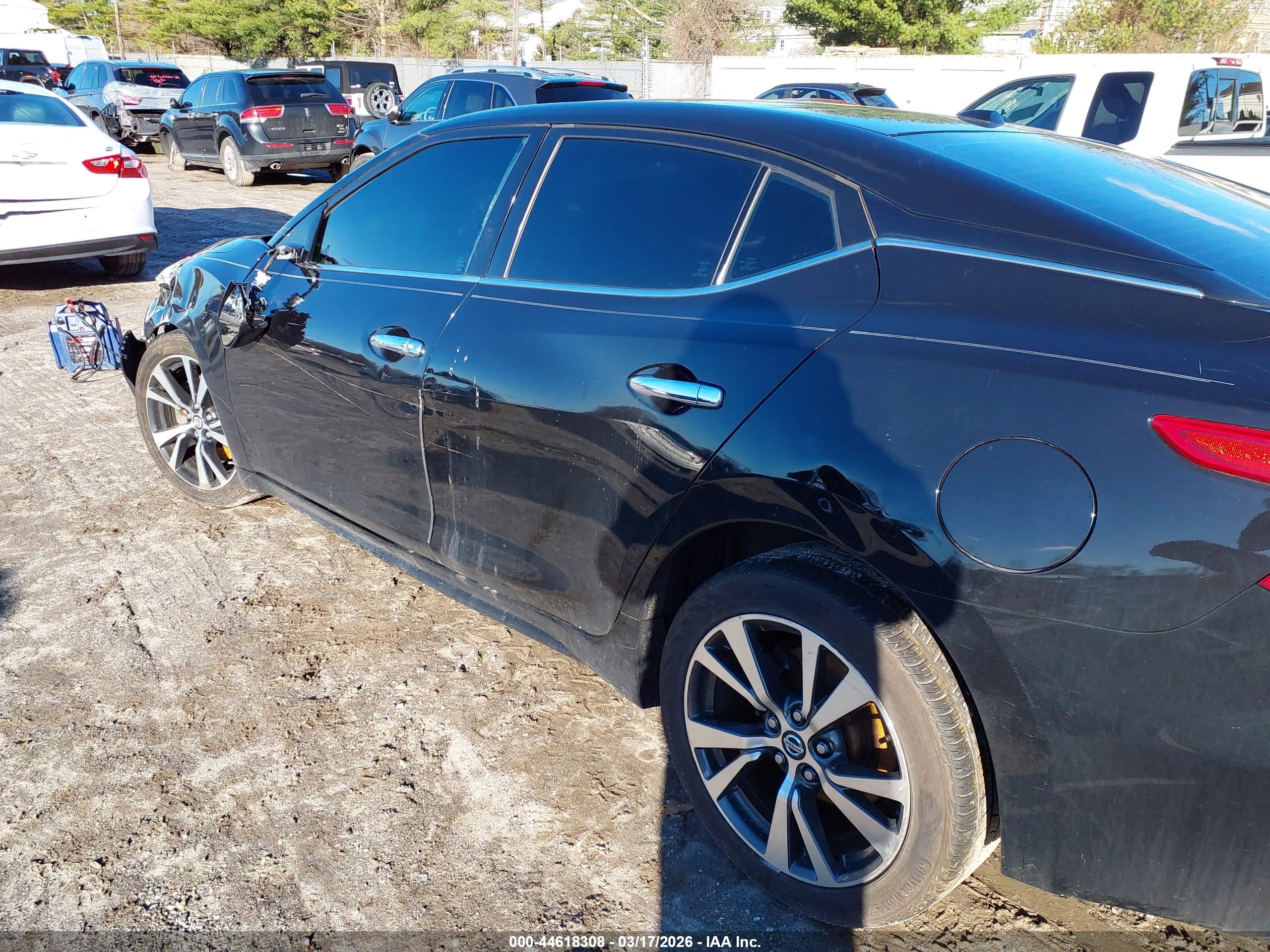 NISSAN MAXIMA image 6