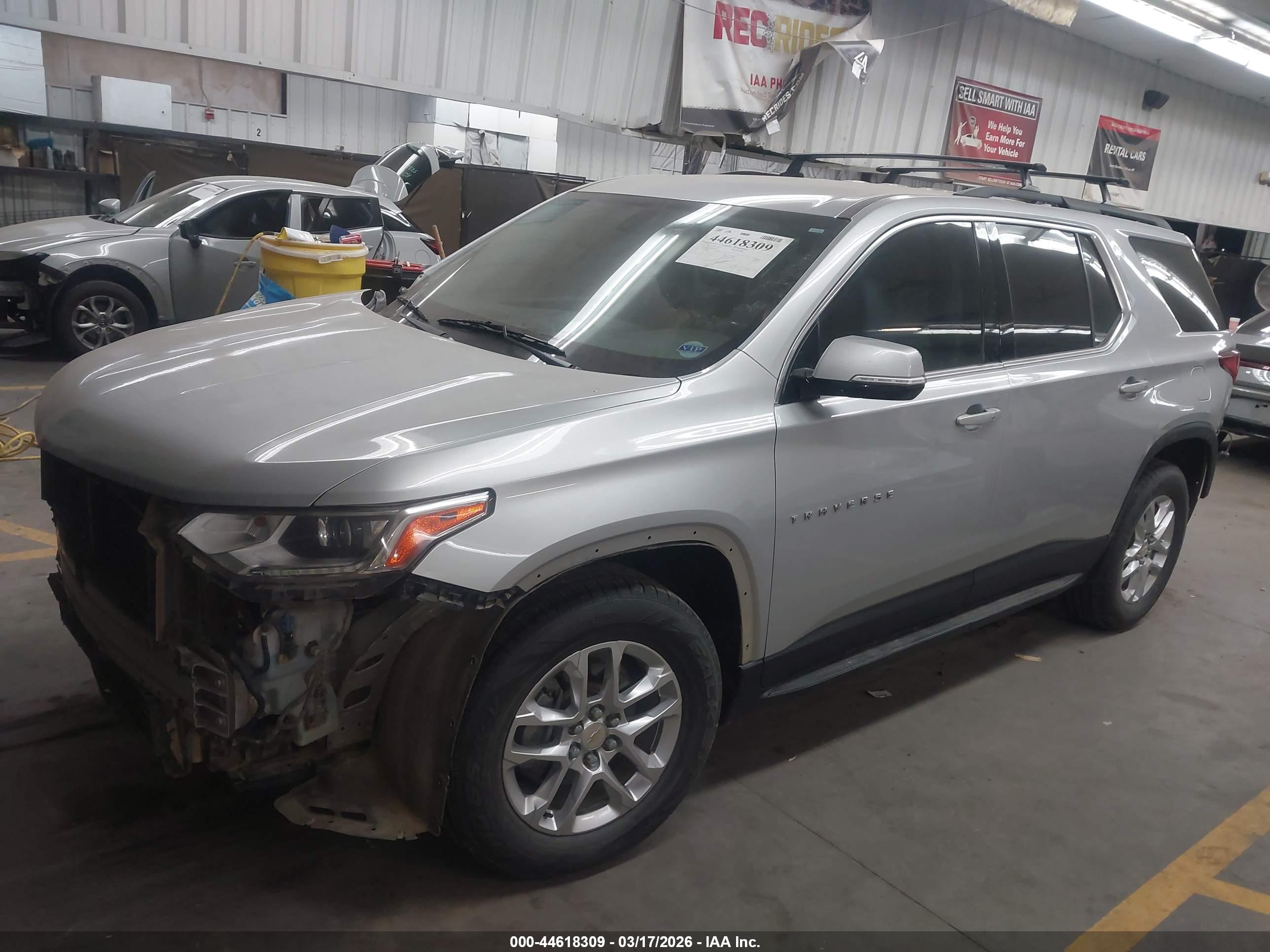 CHEVROLET TRAVERSE image 2