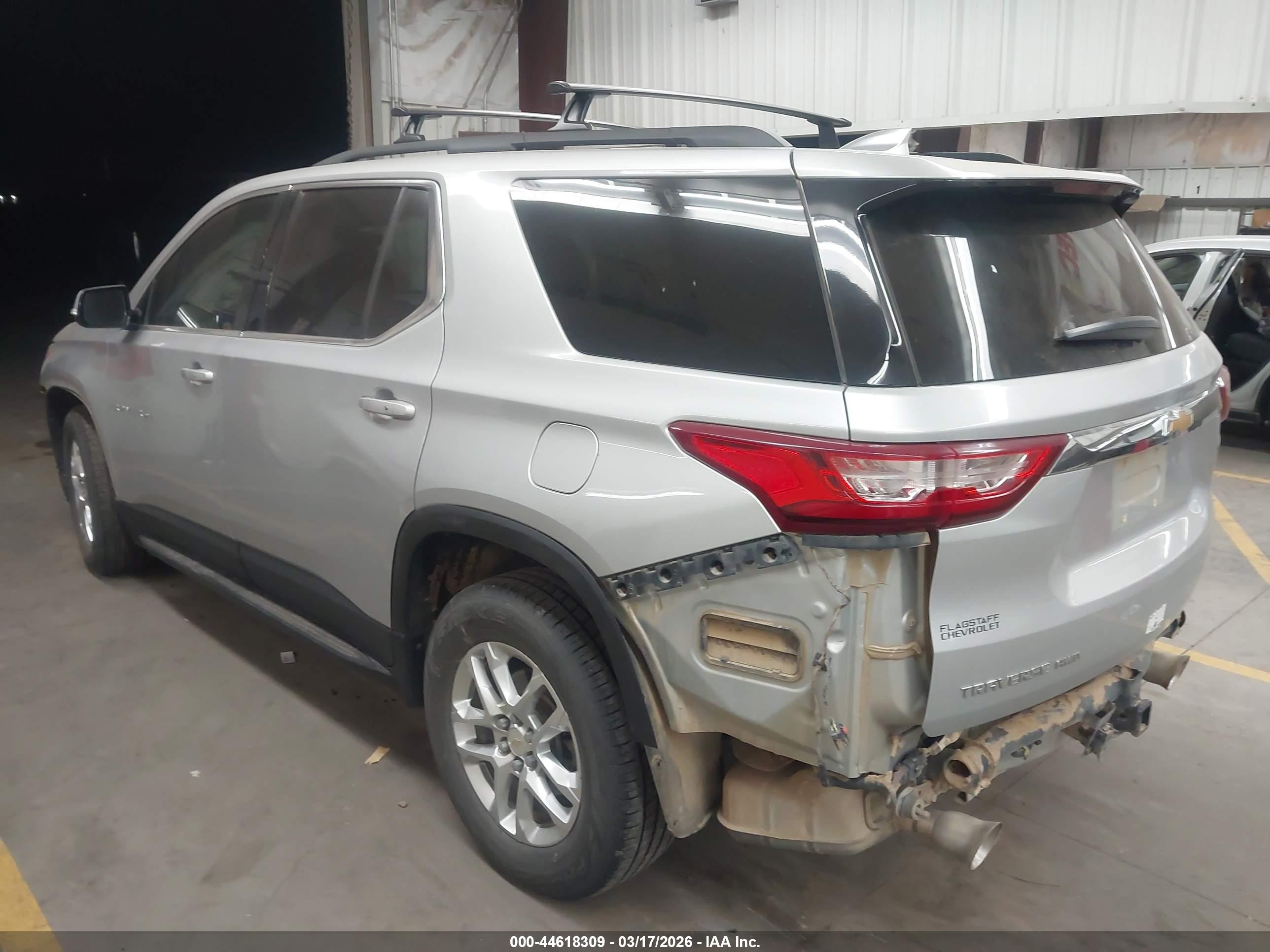 CHEVROLET TRAVERSE image 3