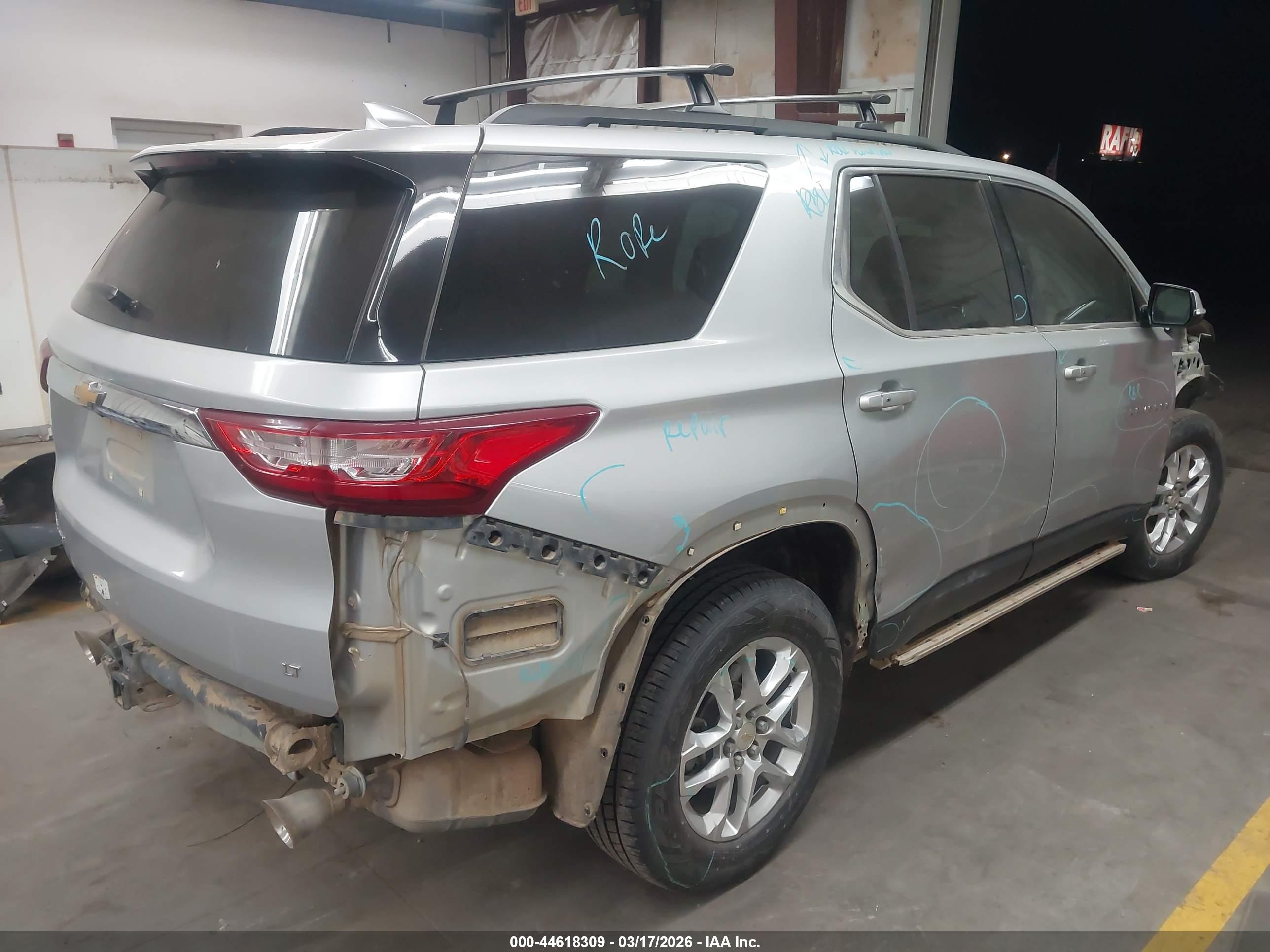 CHEVROLET TRAVERSE image 4