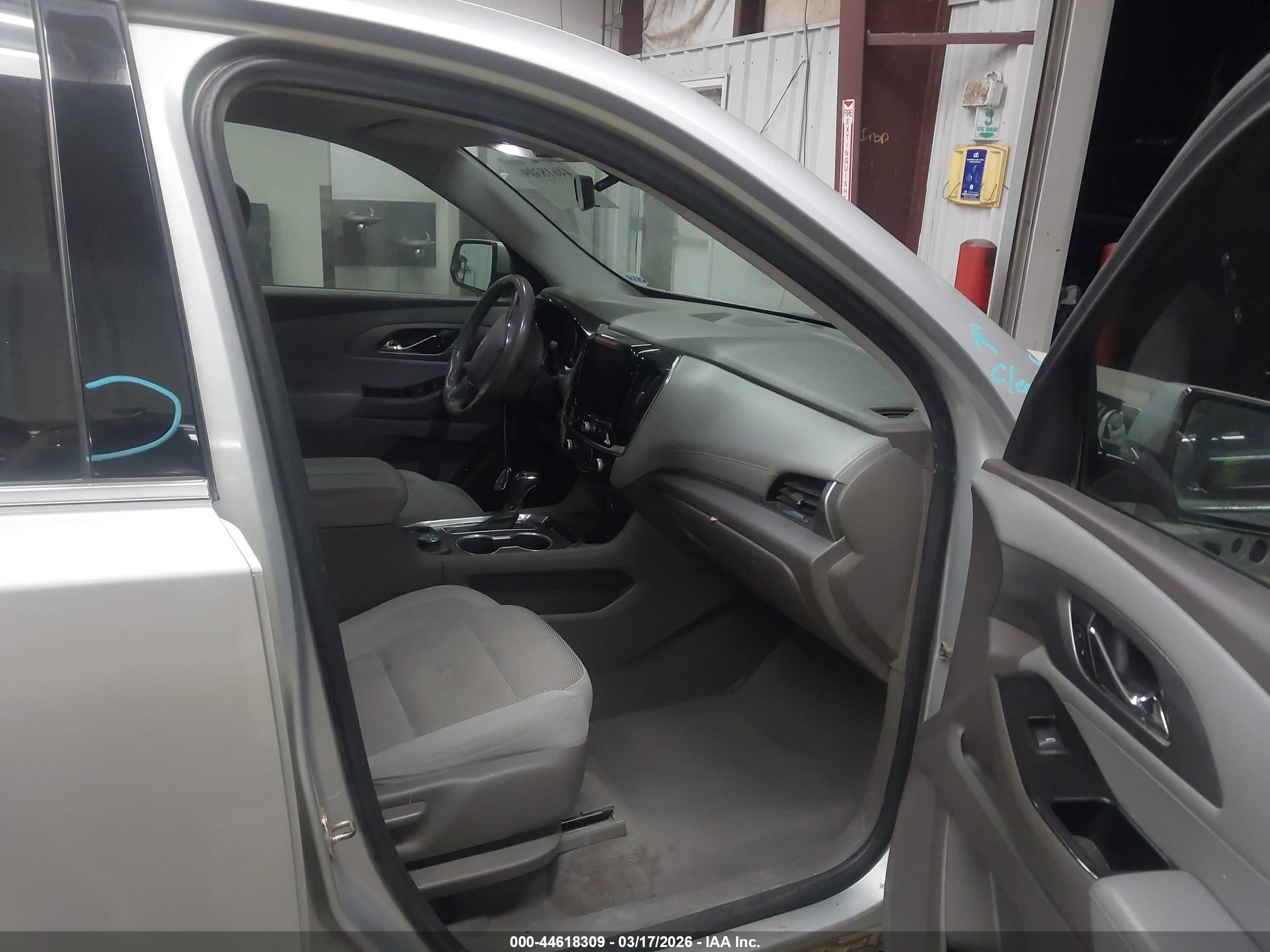 CHEVROLET TRAVERSE image 5