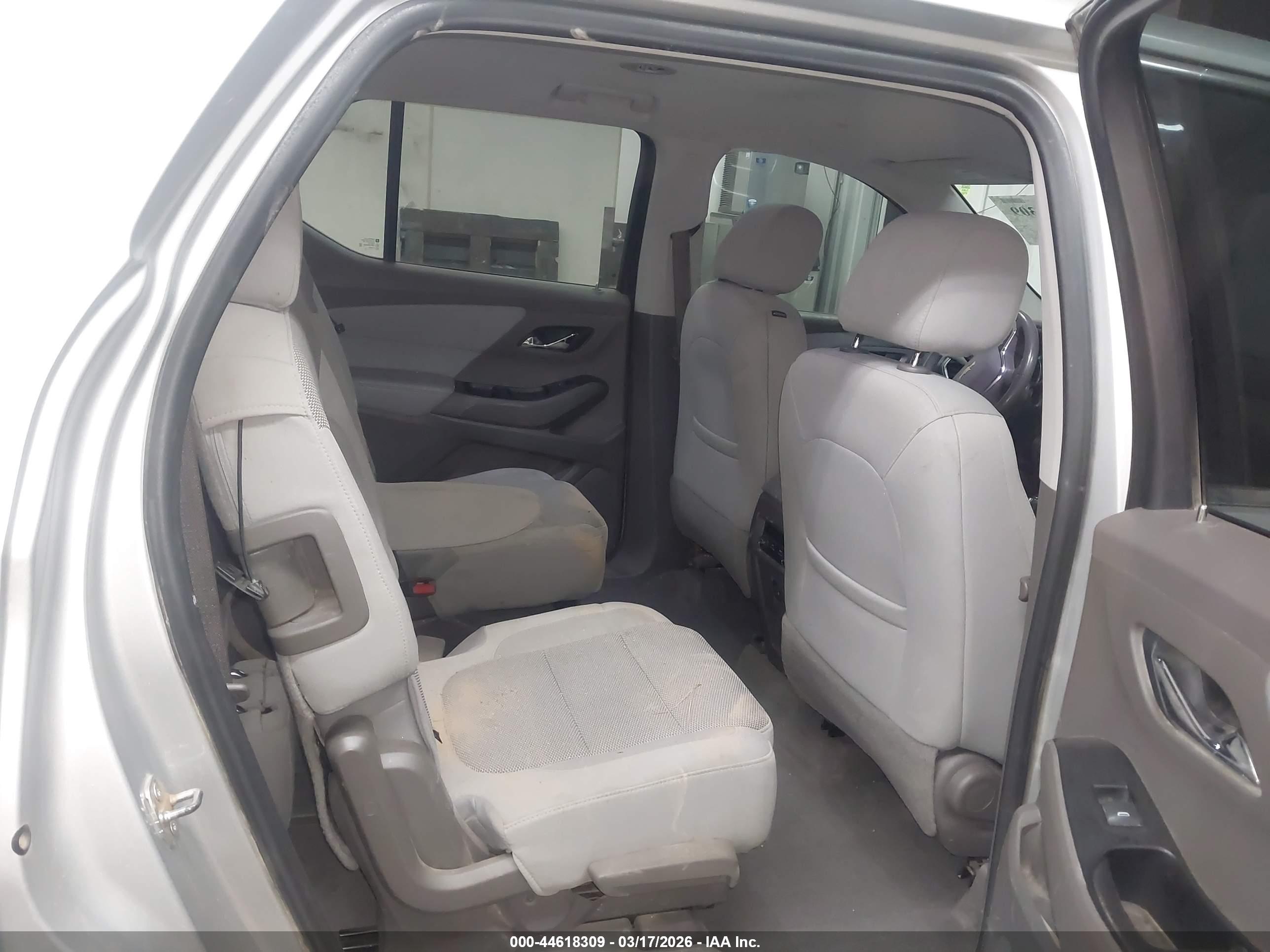 CHEVROLET TRAVERSE image 8