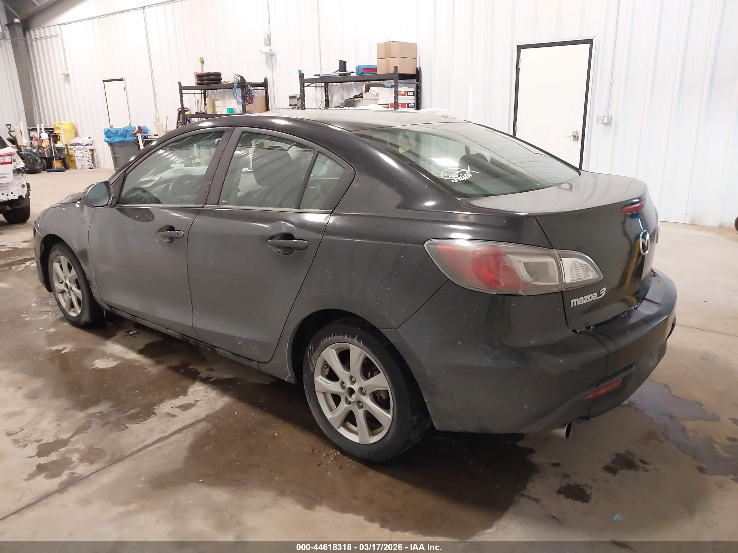 MAZDA MAZDA3 image 3