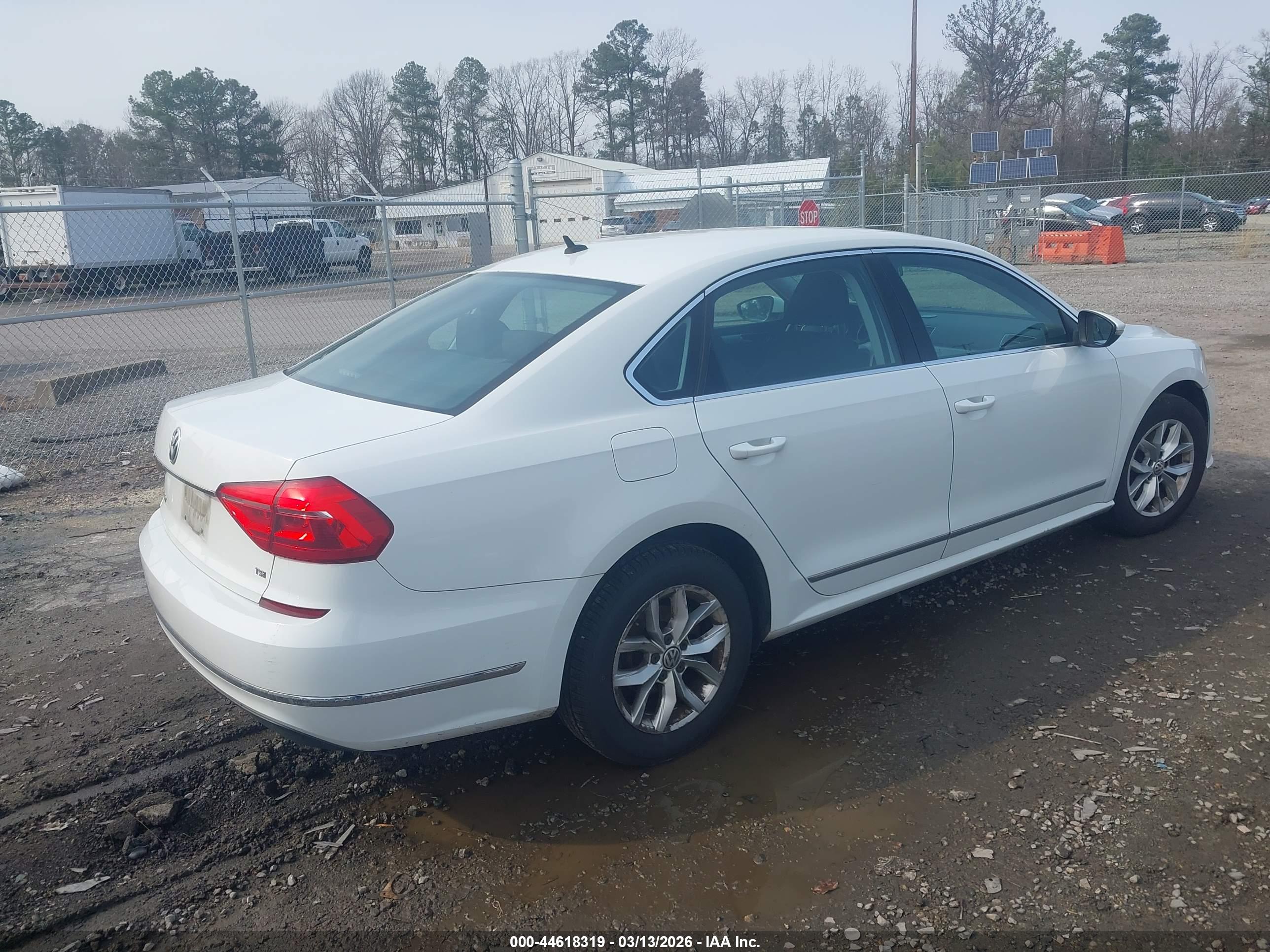 VOLKSWAGEN PASSAT image 4
