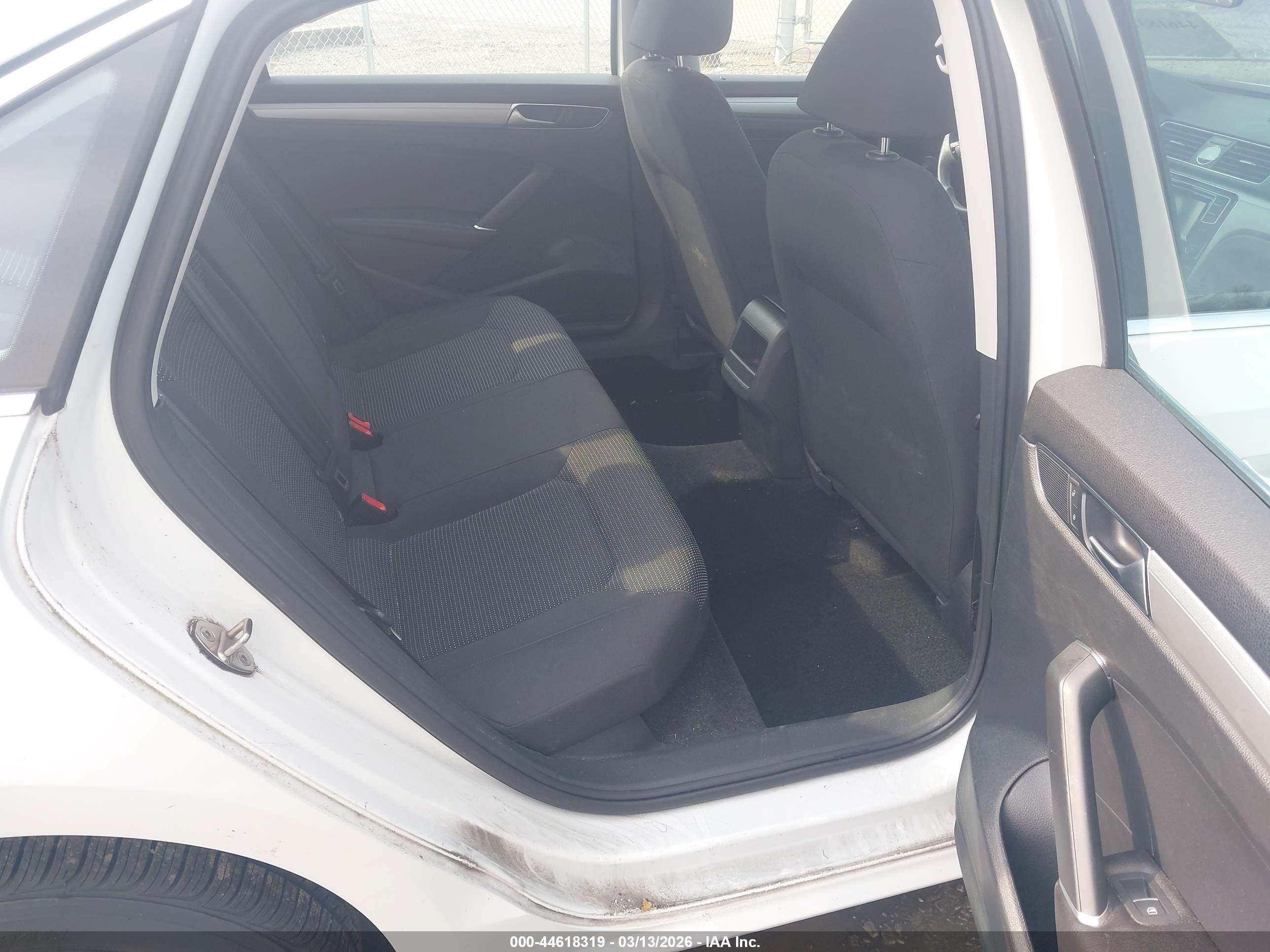 VOLKSWAGEN PASSAT image 8