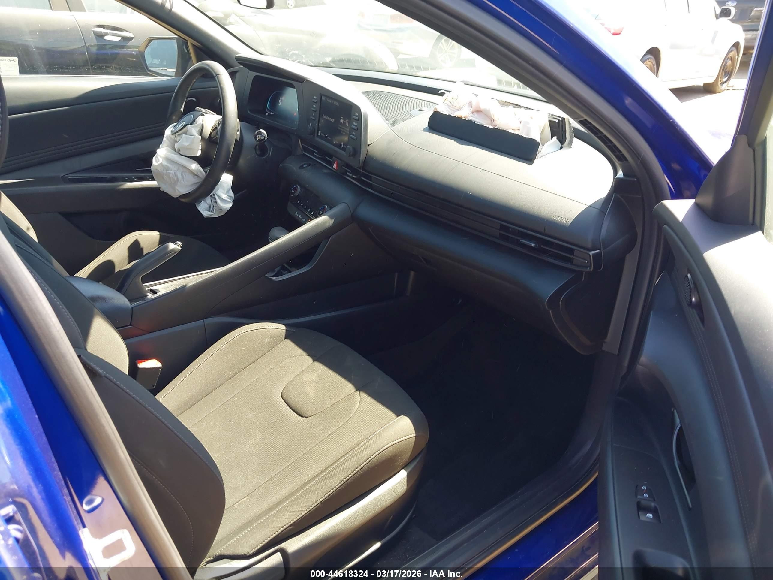HYUNDAI ELANTRA image 5