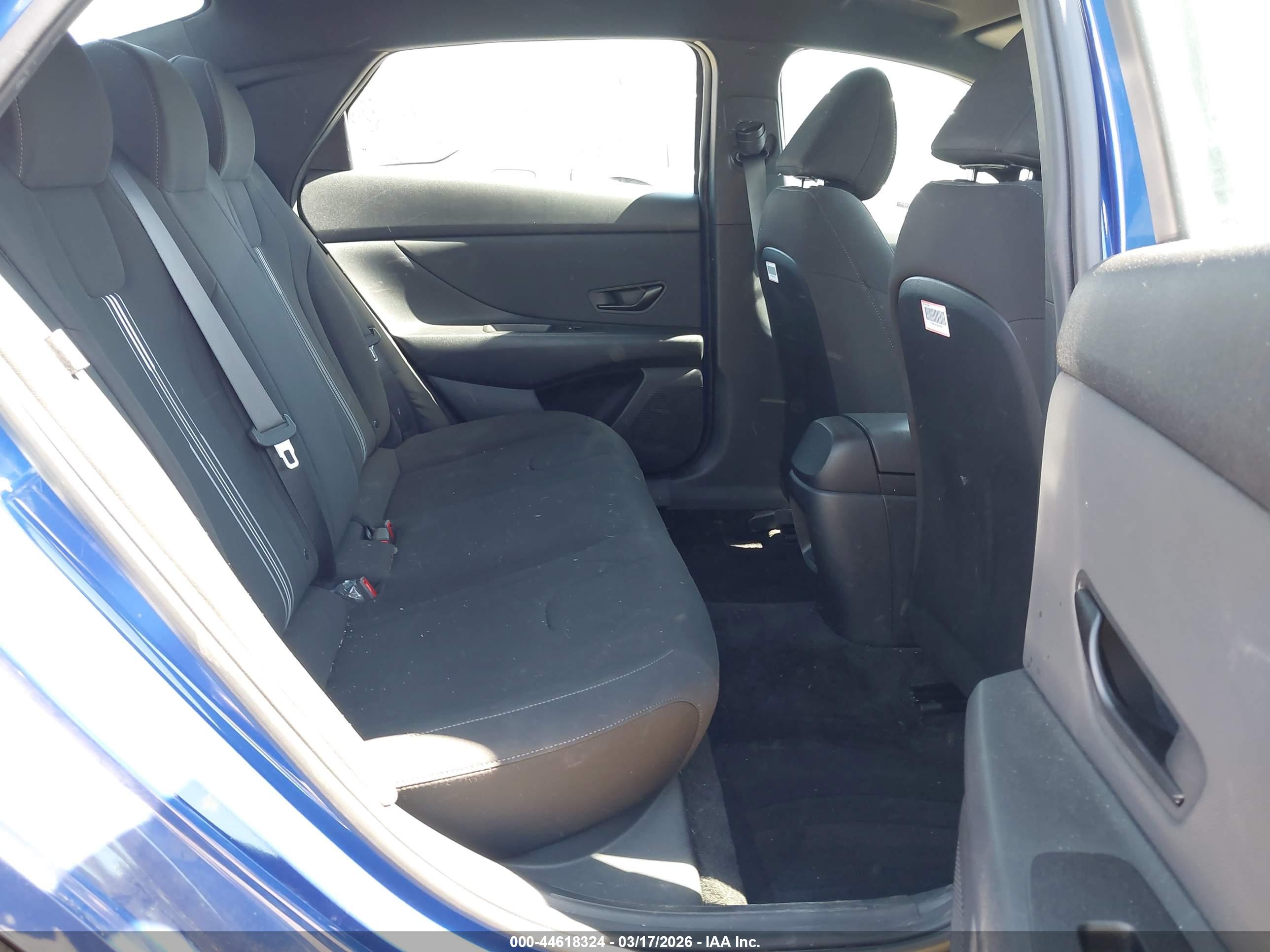 HYUNDAI ELANTRA image 8