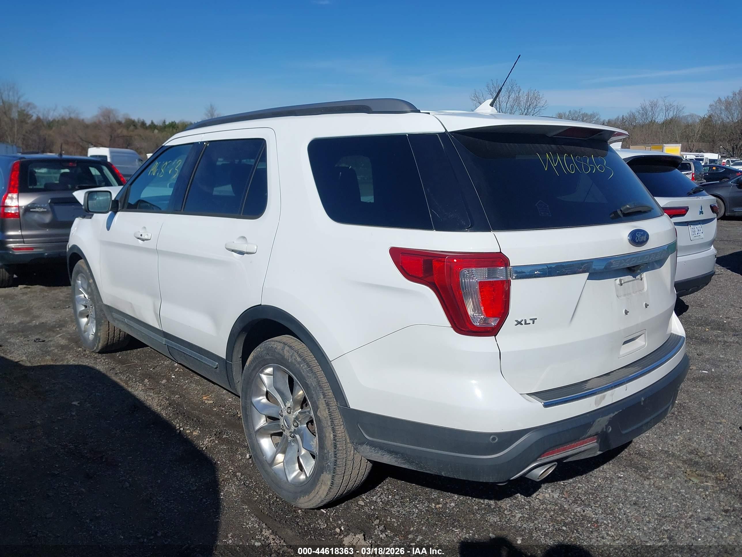 FORD EXPLORER image 3