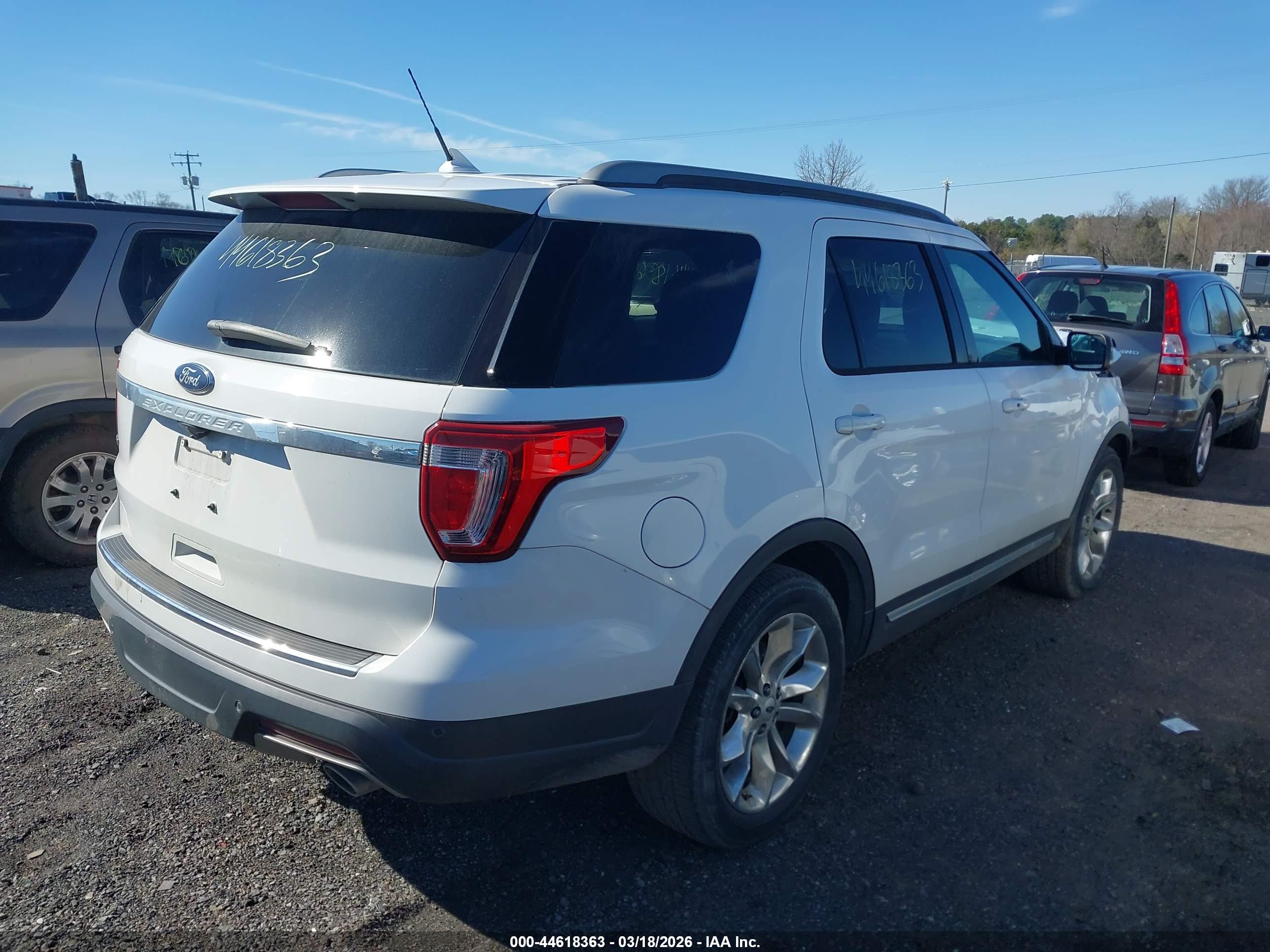 FORD EXPLORER image 4