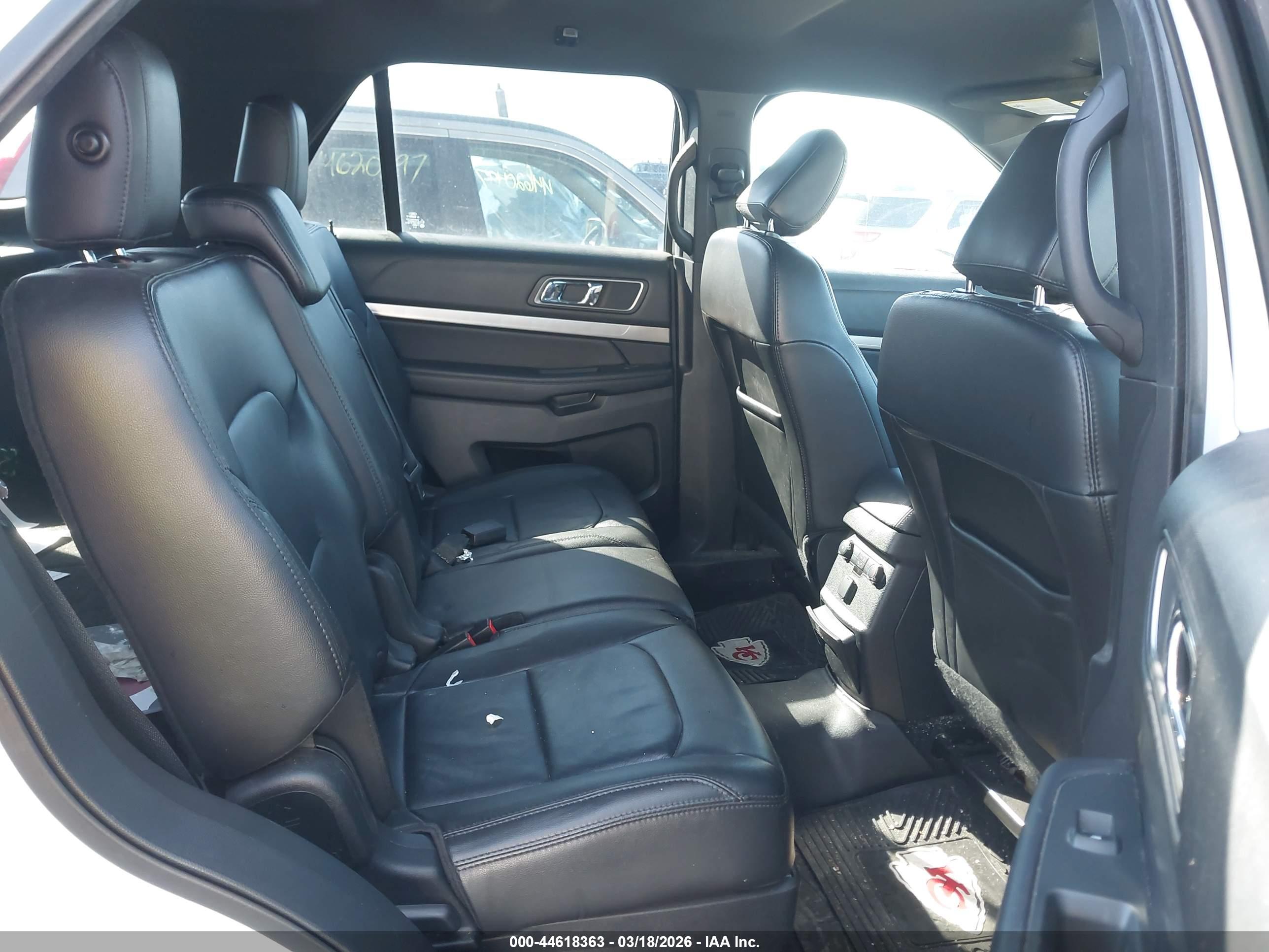 FORD EXPLORER image 8