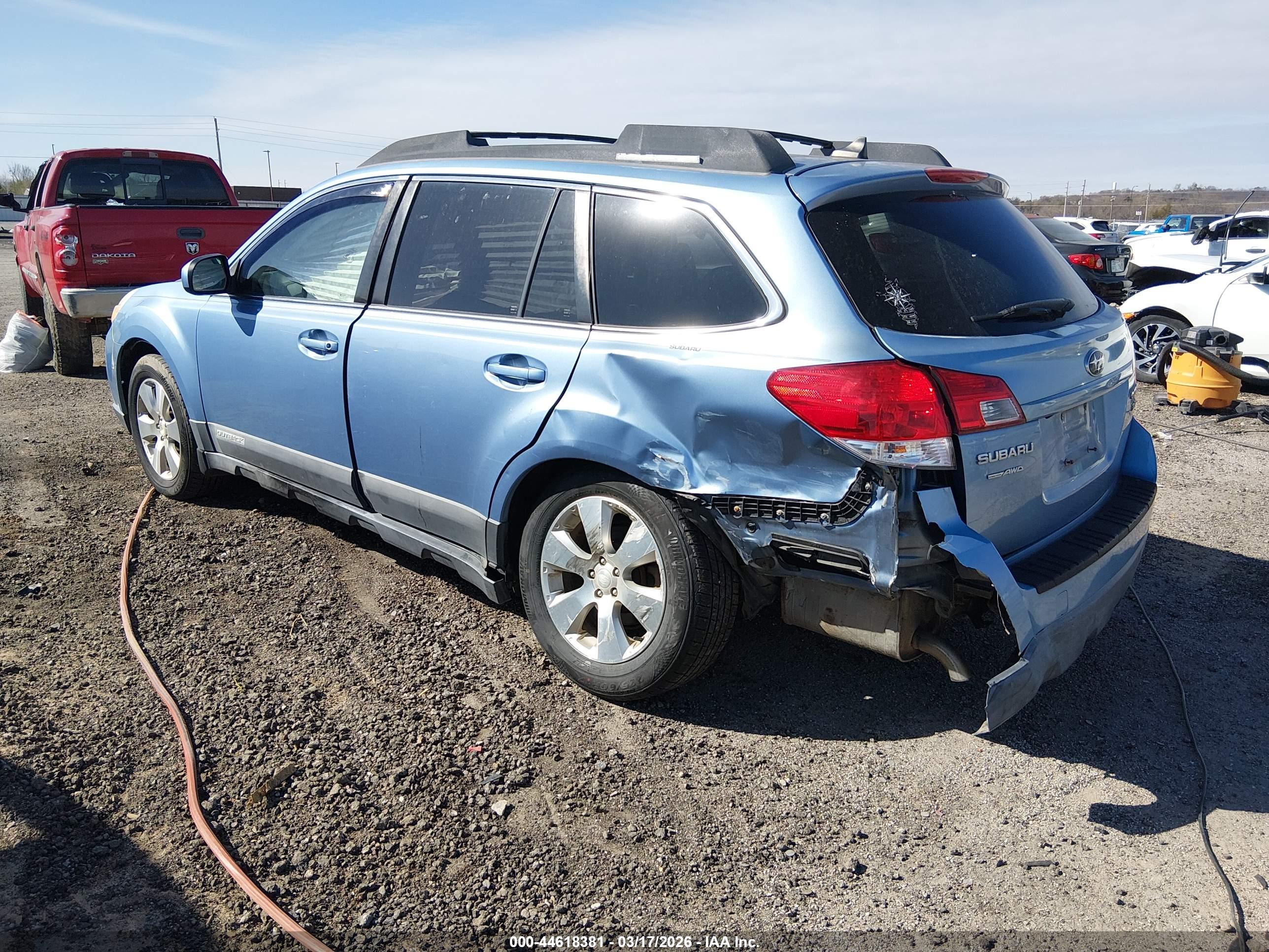 SUBARU OUTBACK image 3
