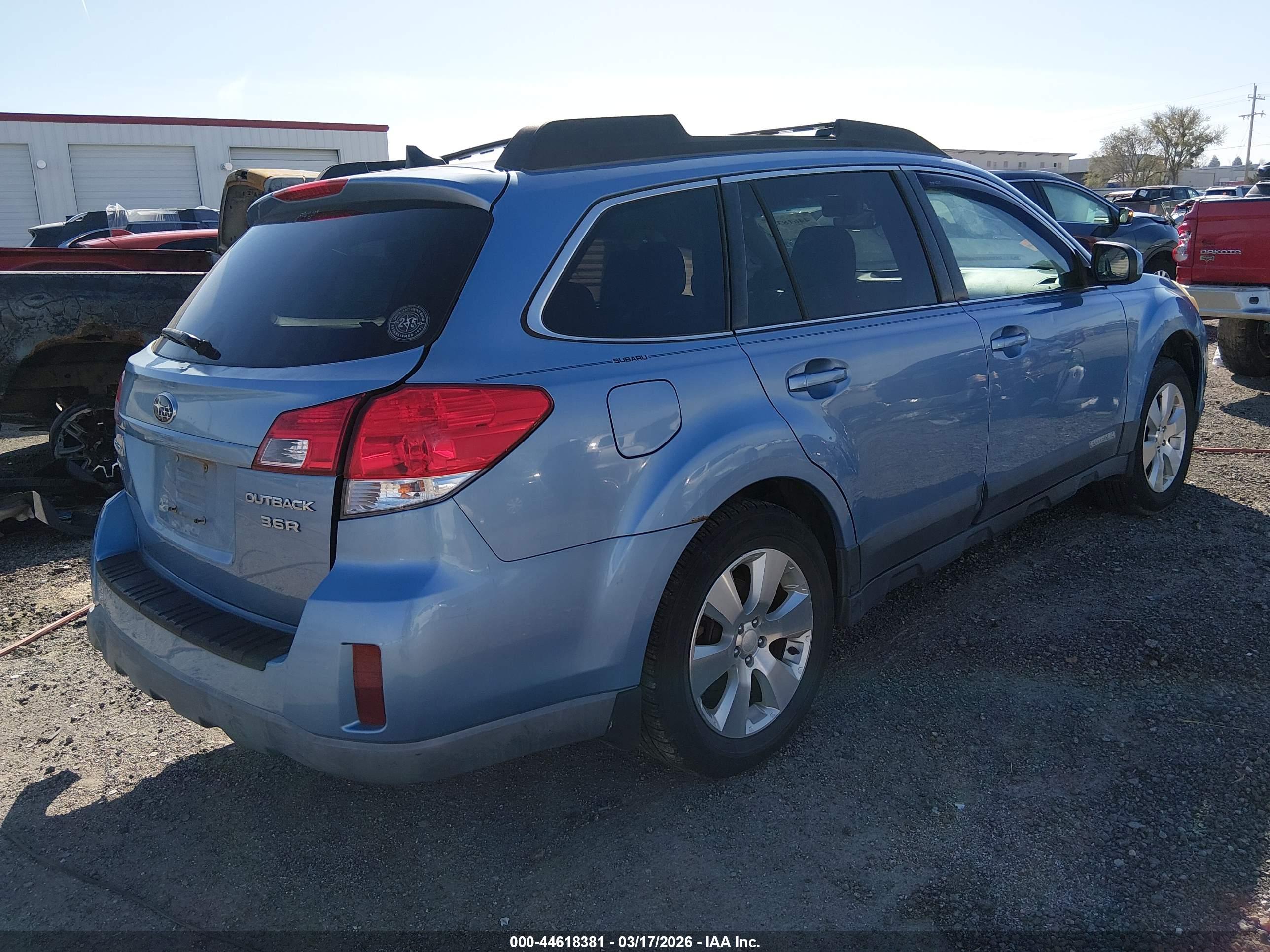 SUBARU OUTBACK image 4