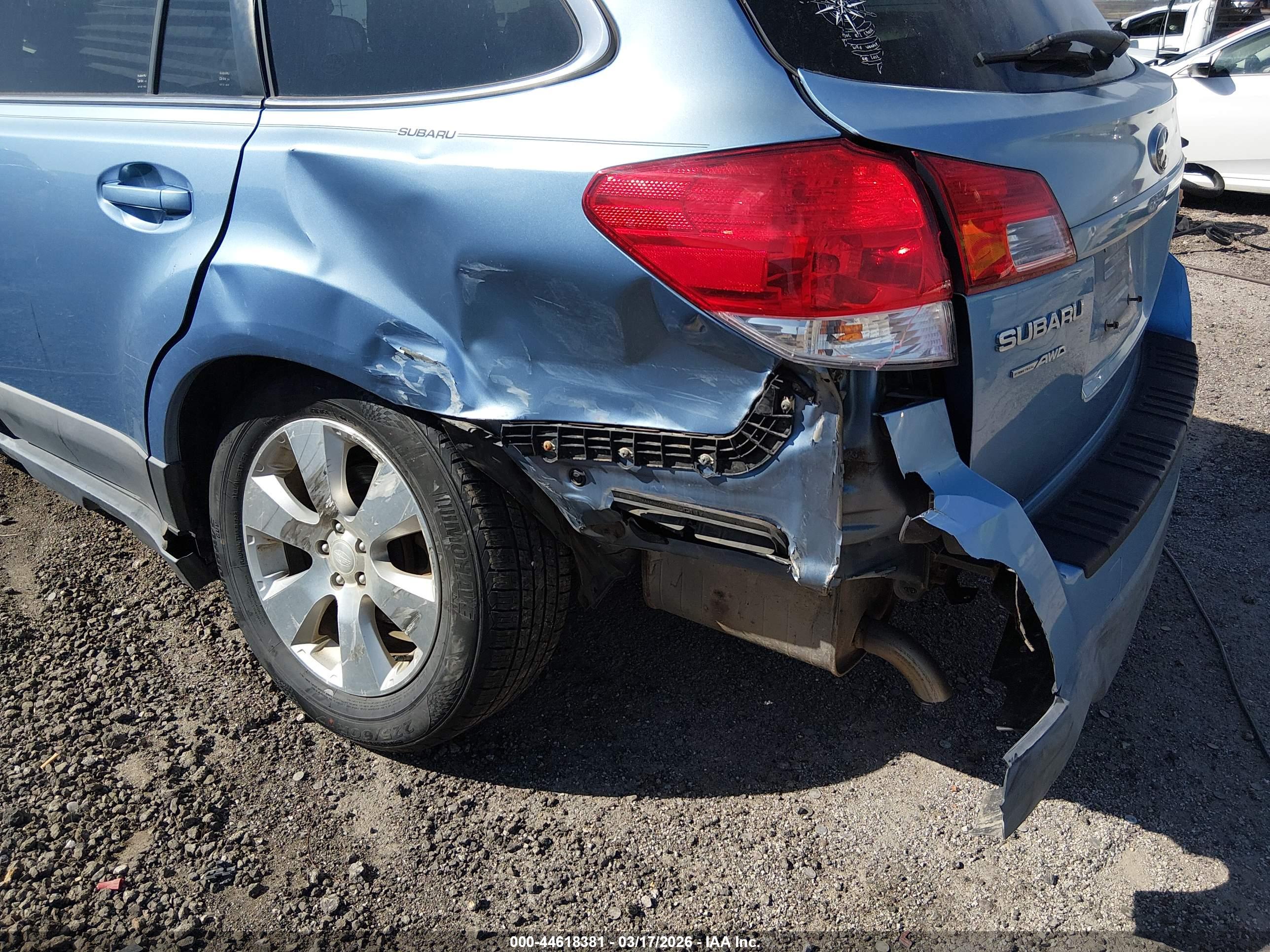 SUBARU OUTBACK image 6