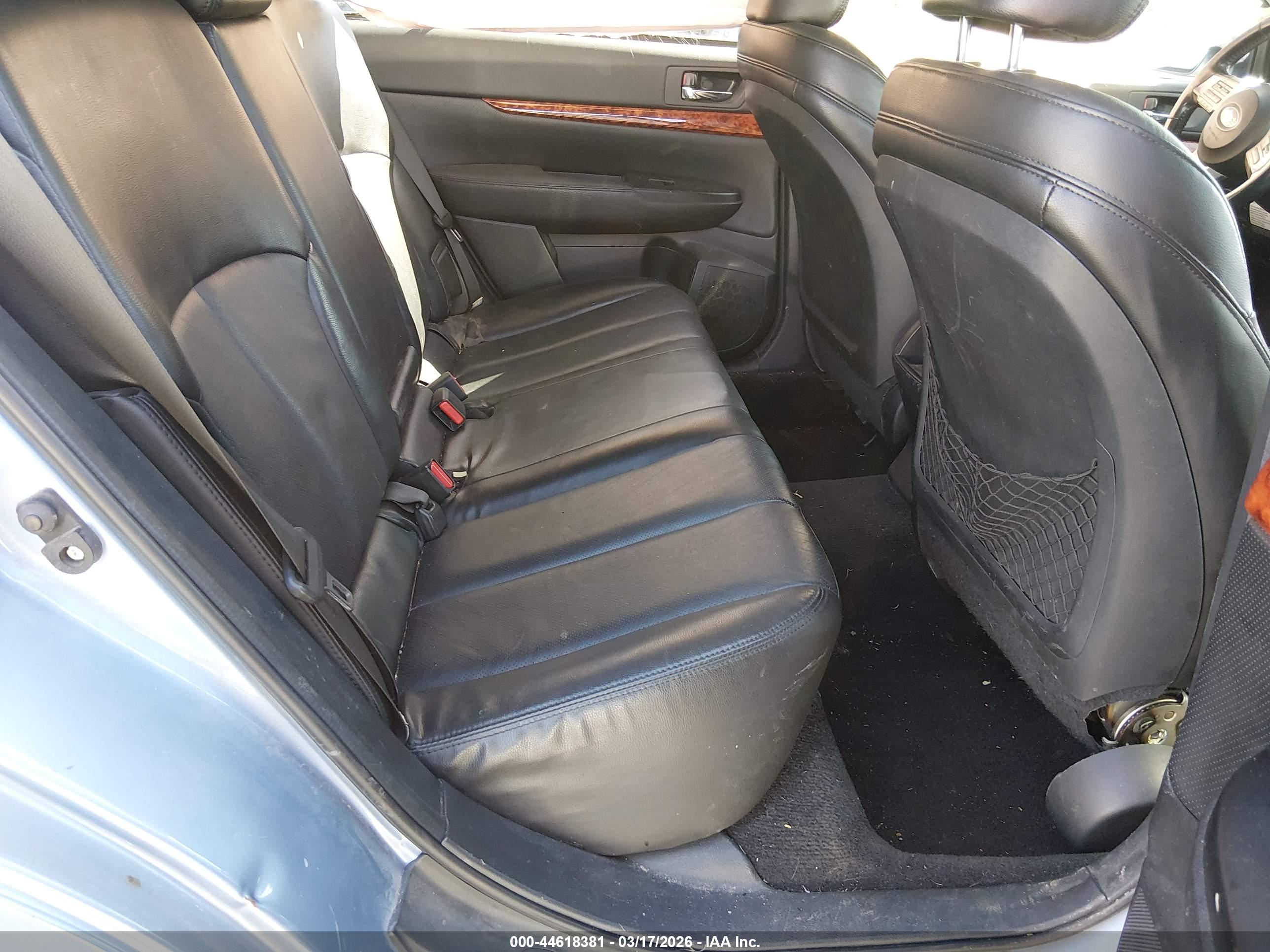 SUBARU OUTBACK image 8