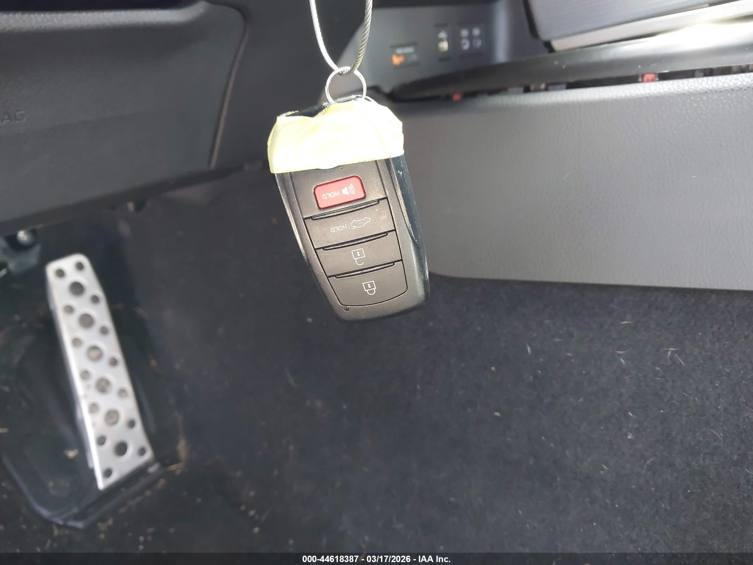 TOYOTA CAMRY image 11
