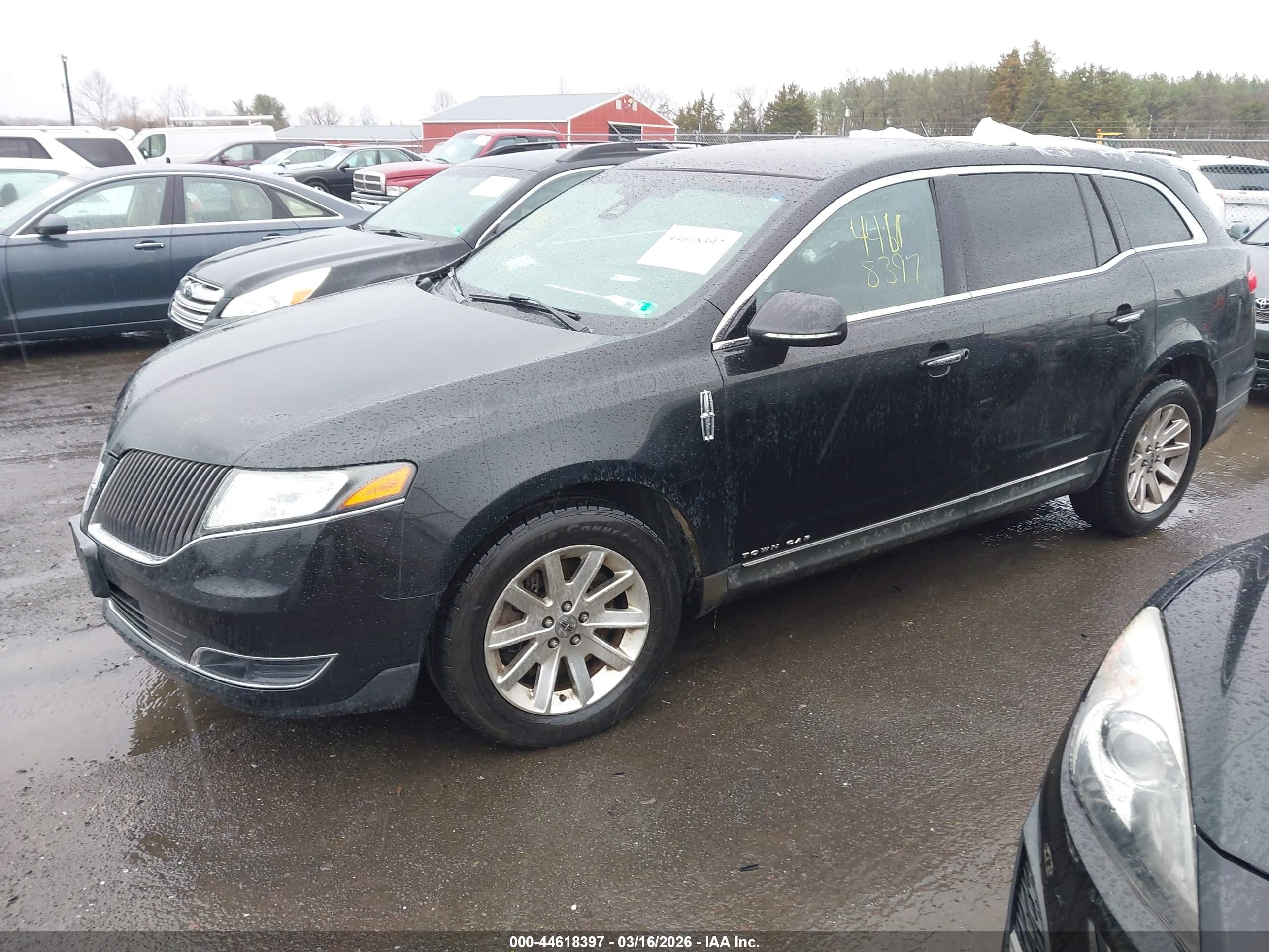LINCOLN MKT image 2