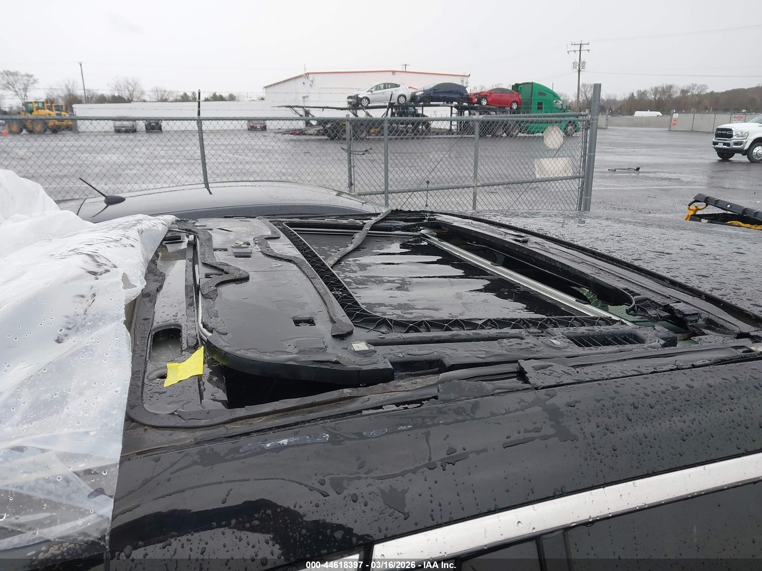 LINCOLN MKT image 6