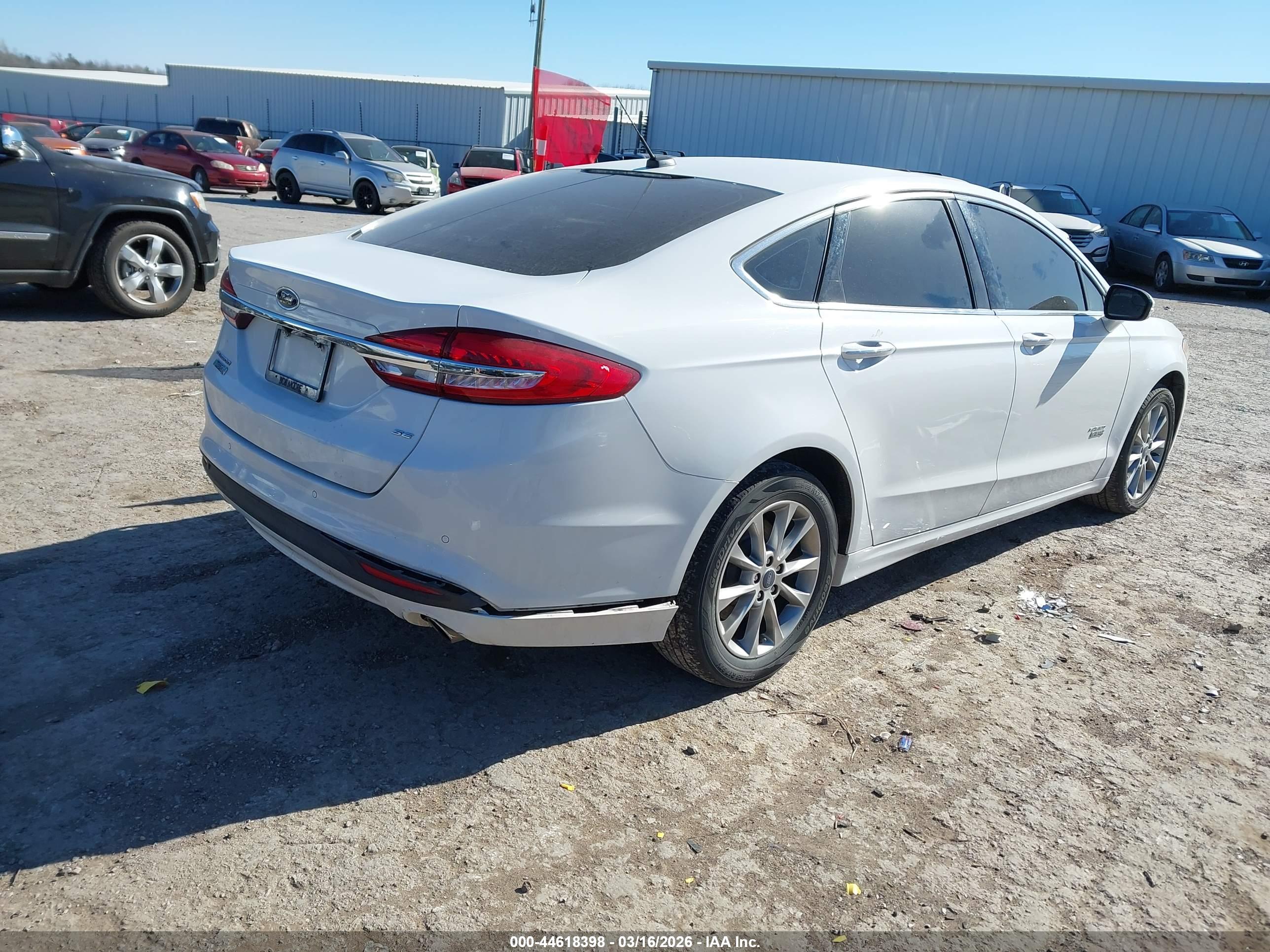FORD FUSION image 4