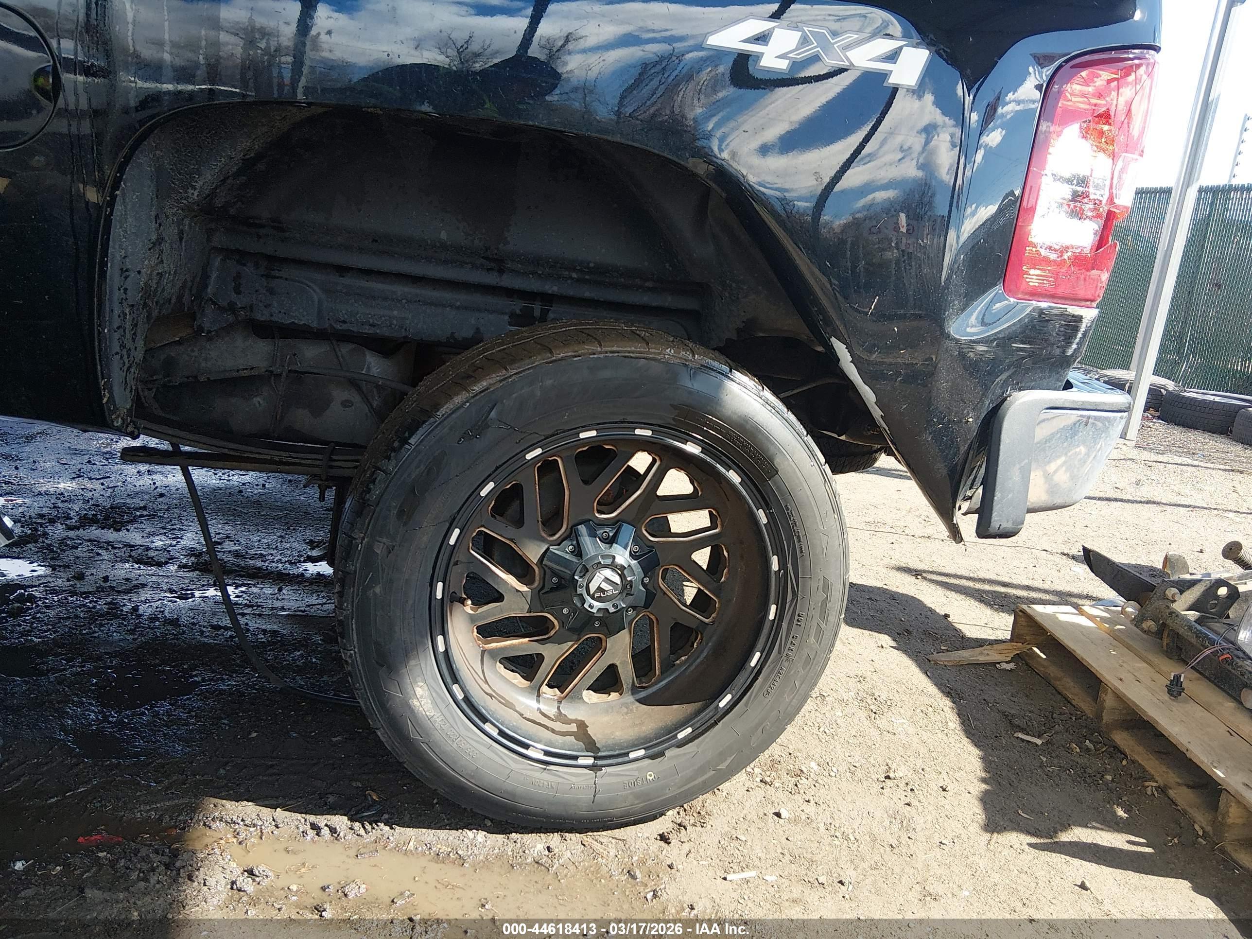 CHEVROLET SILVERADO image 6