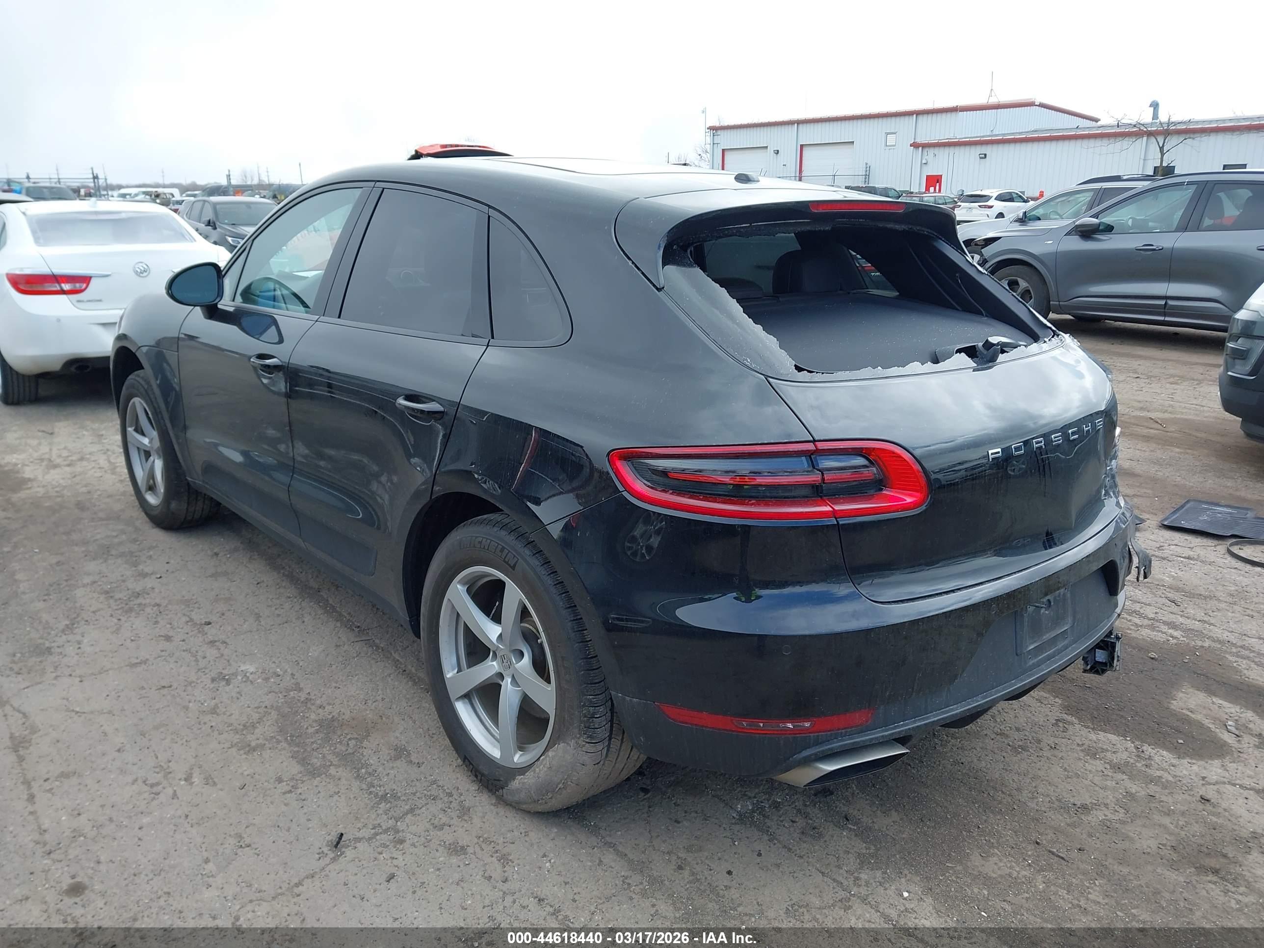 PORSCHE MACAN image 3