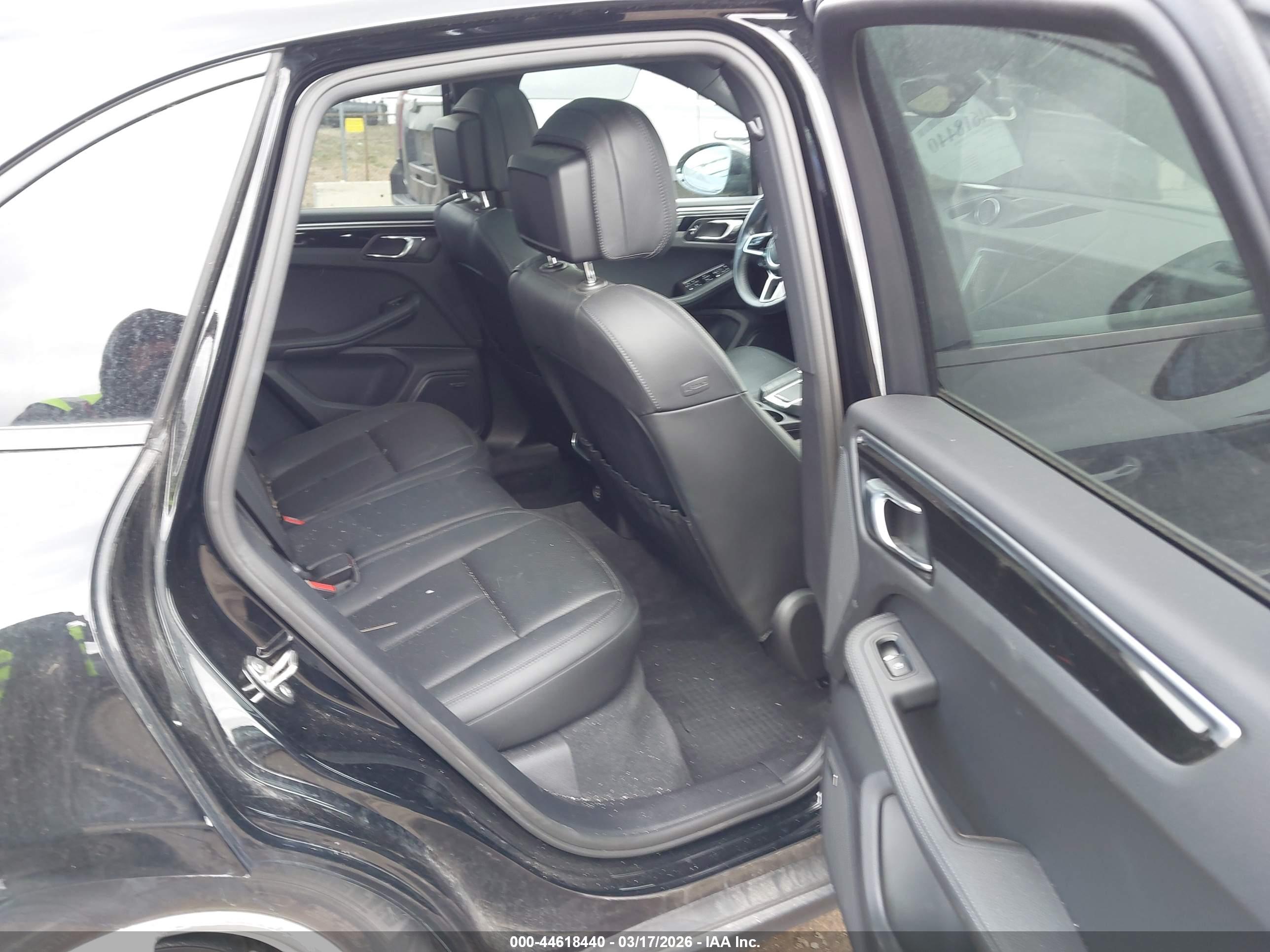PORSCHE MACAN image 8