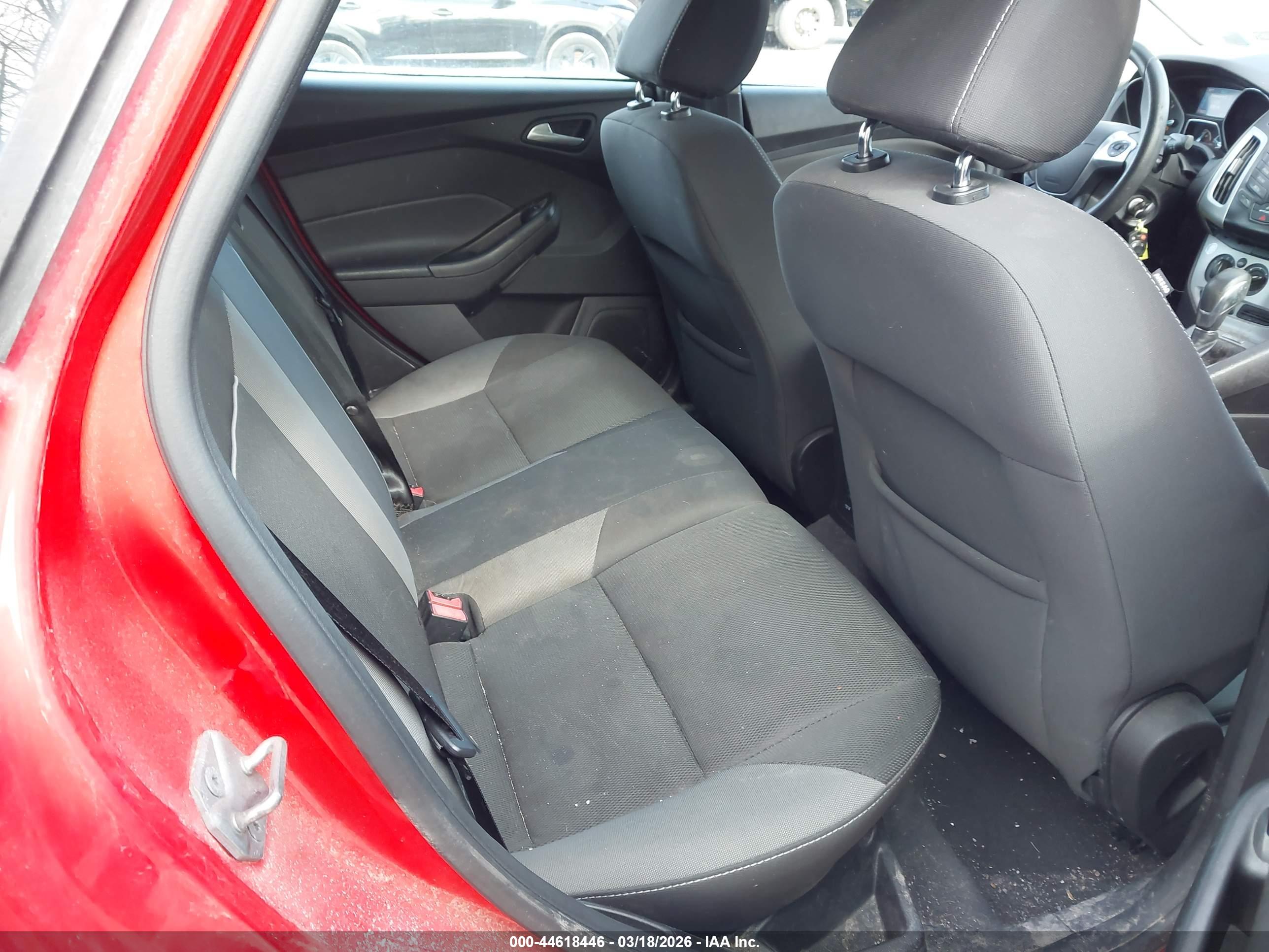 FORD FOCUS image 8
