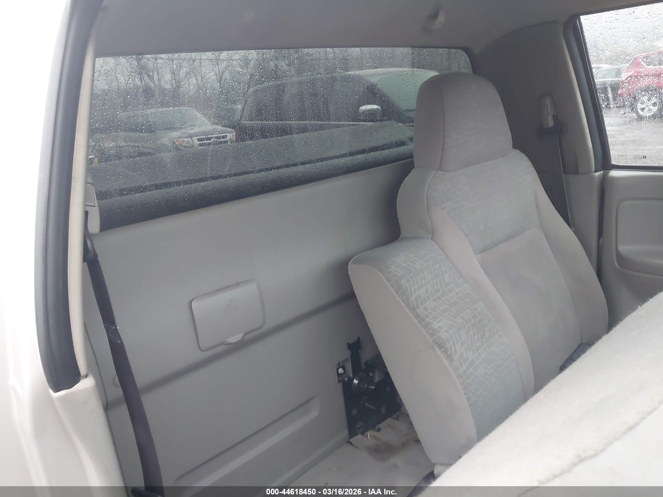CHEVROLET COLORADO image 8