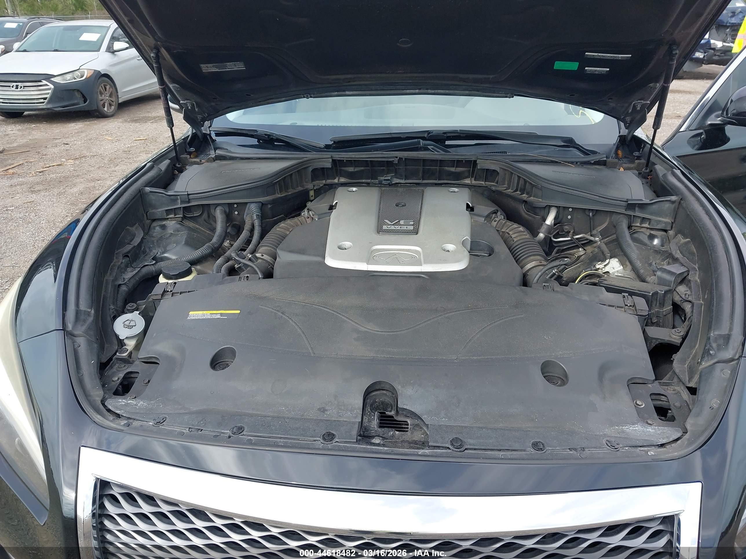 INFINITI Q70 image 10