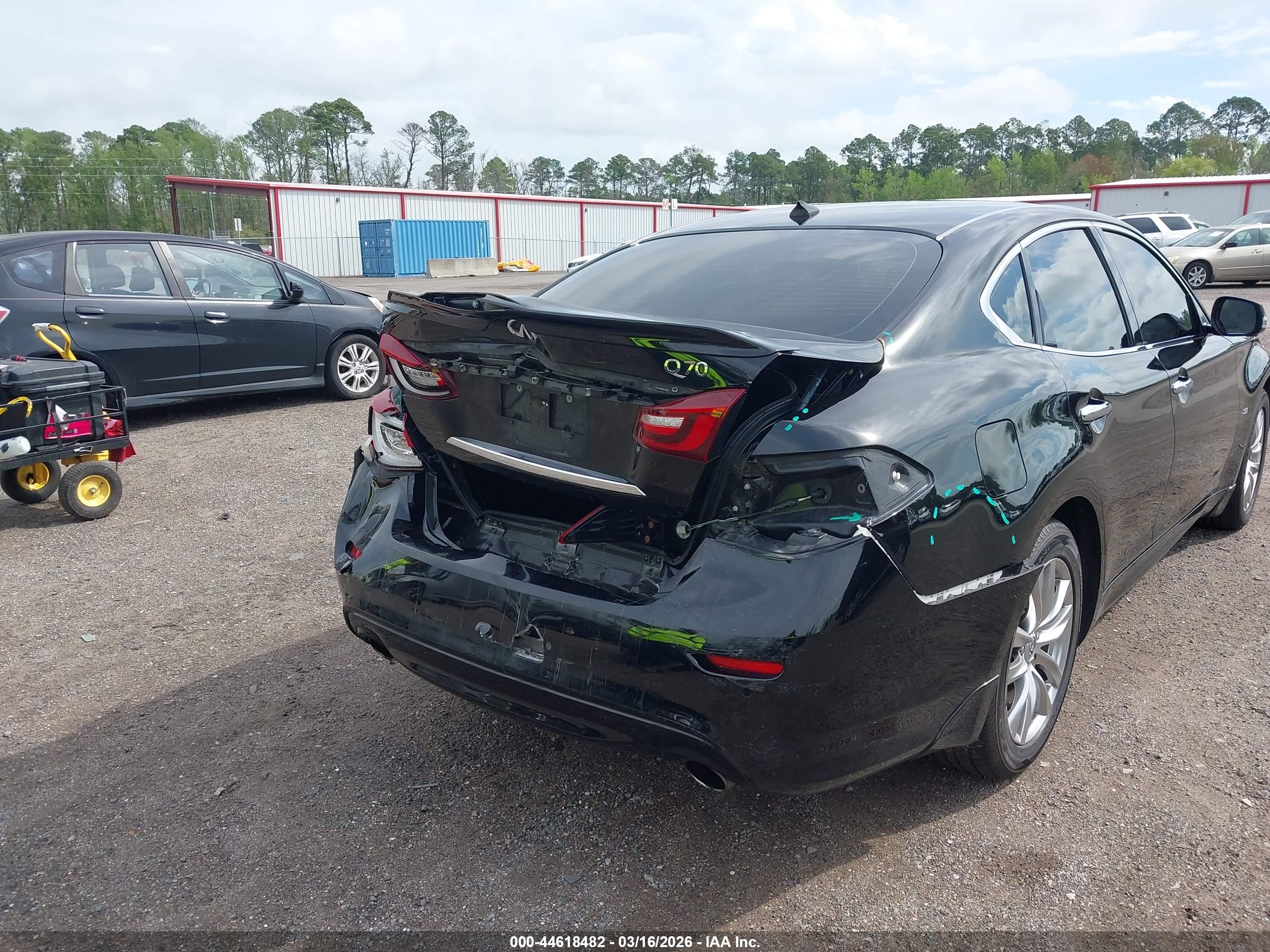INFINITI Q70 image 6