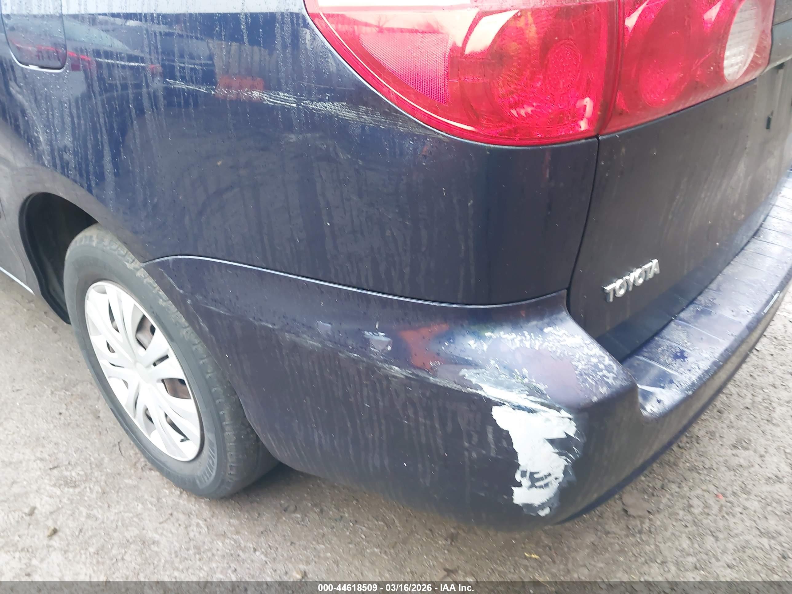 TOYOTA SIENNA image 6