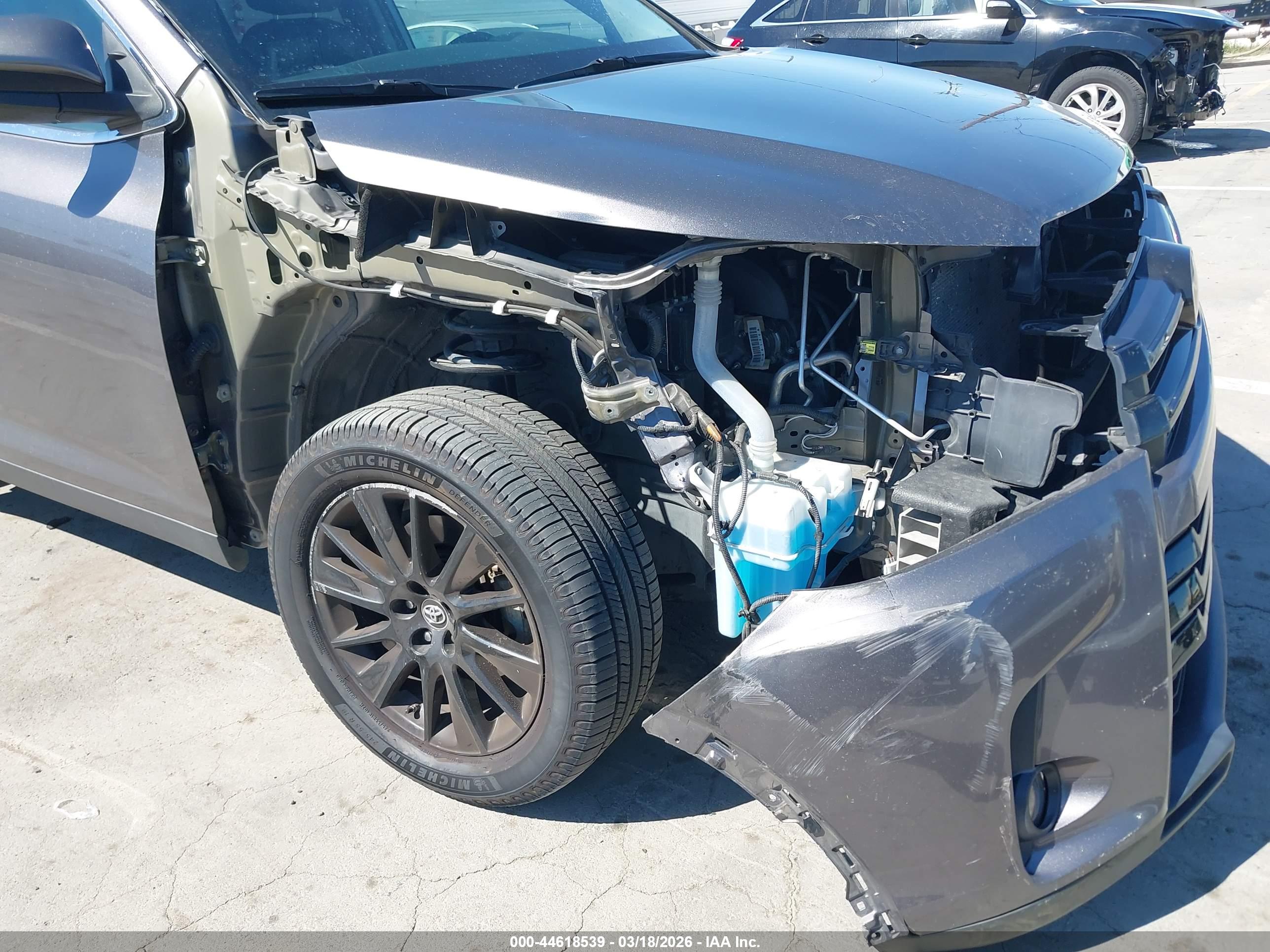 TOYOTA HIGHLANDER image 6