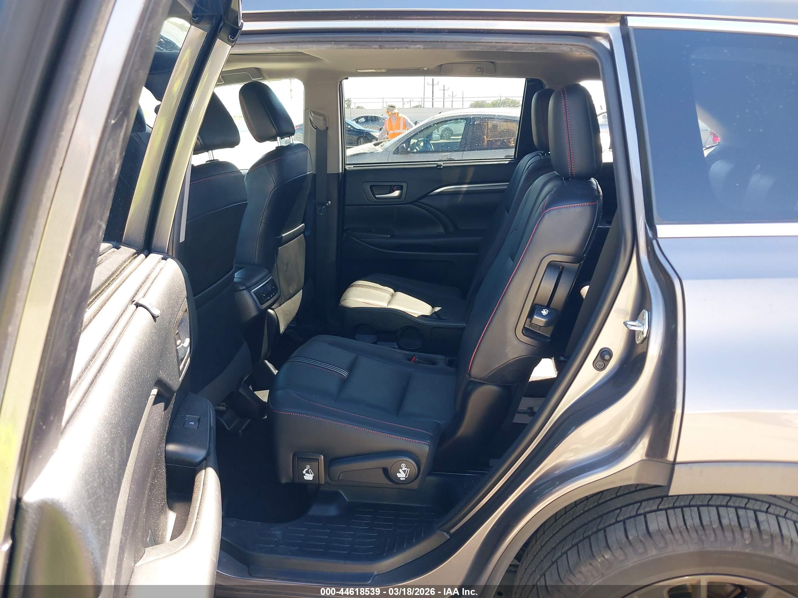 TOYOTA HIGHLANDER image 8