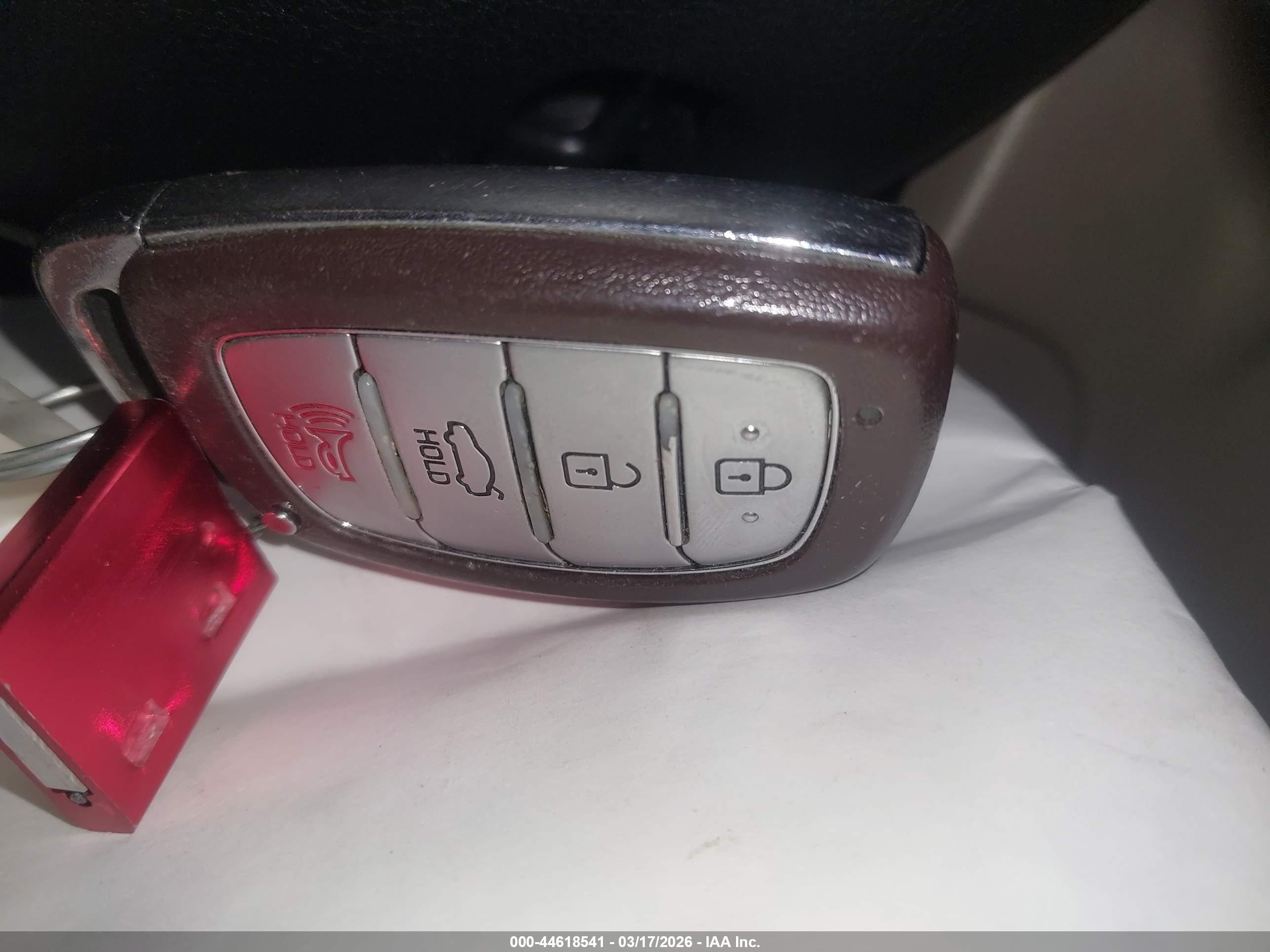 HYUNDAI ELANTRA image 11