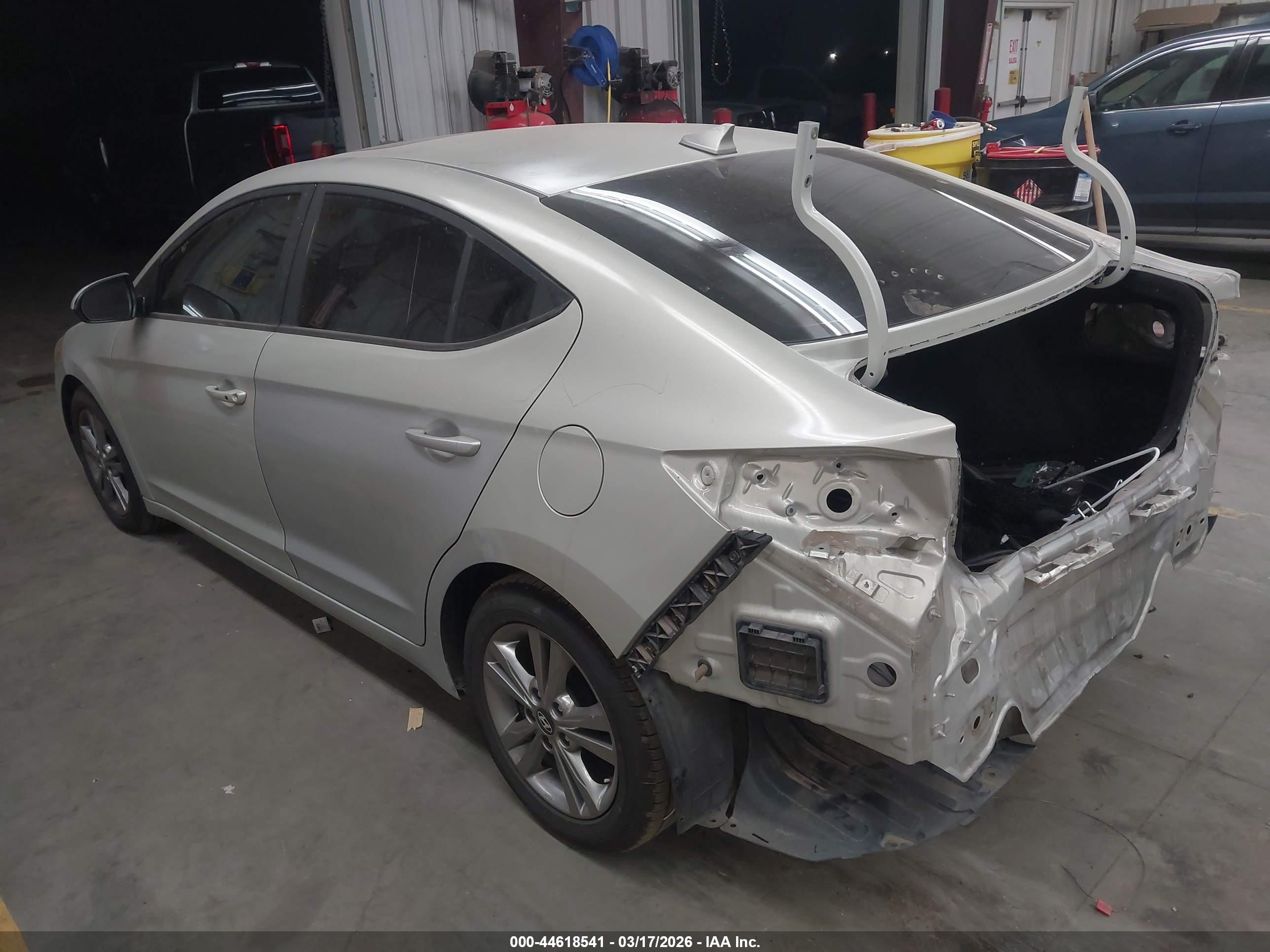 HYUNDAI ELANTRA image 3
